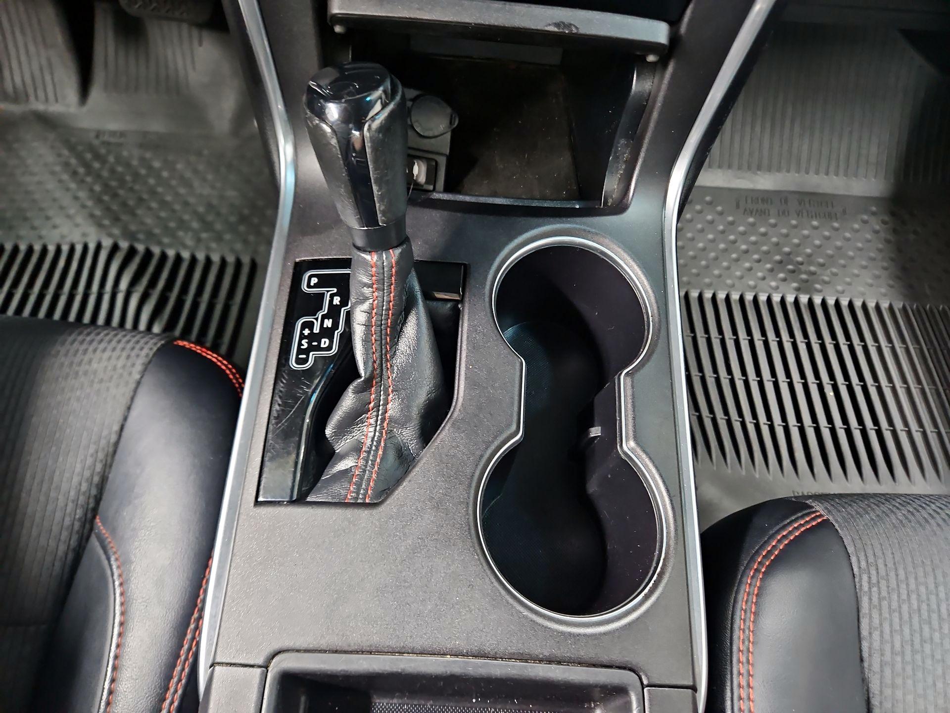Thumbnail: 2016 Toyota Camry - 17