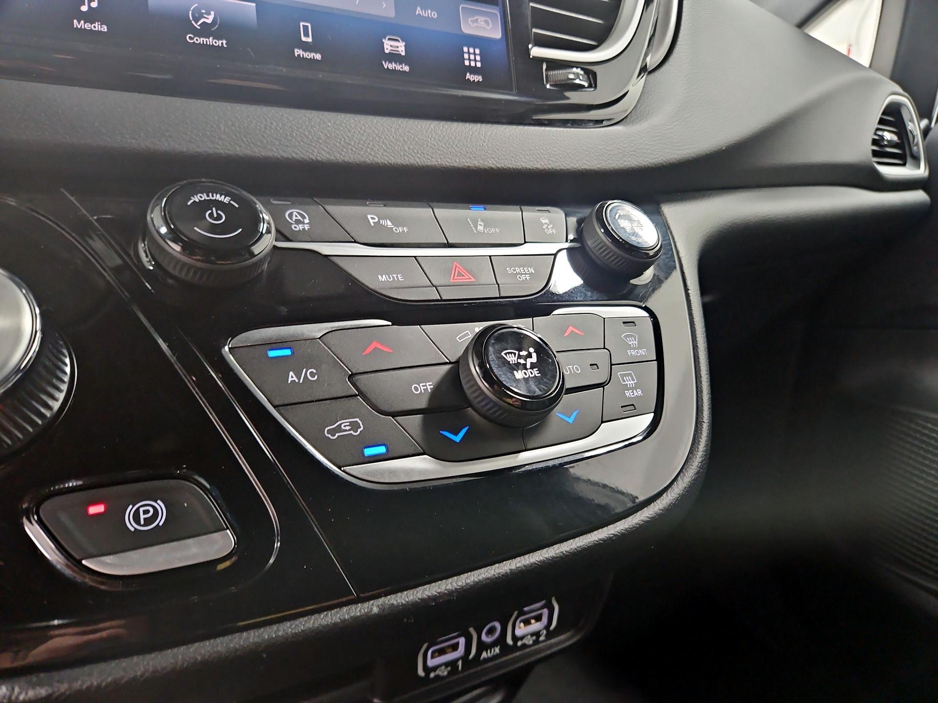 Thumbnail: 2025 Chrysler Pacifica - 16
