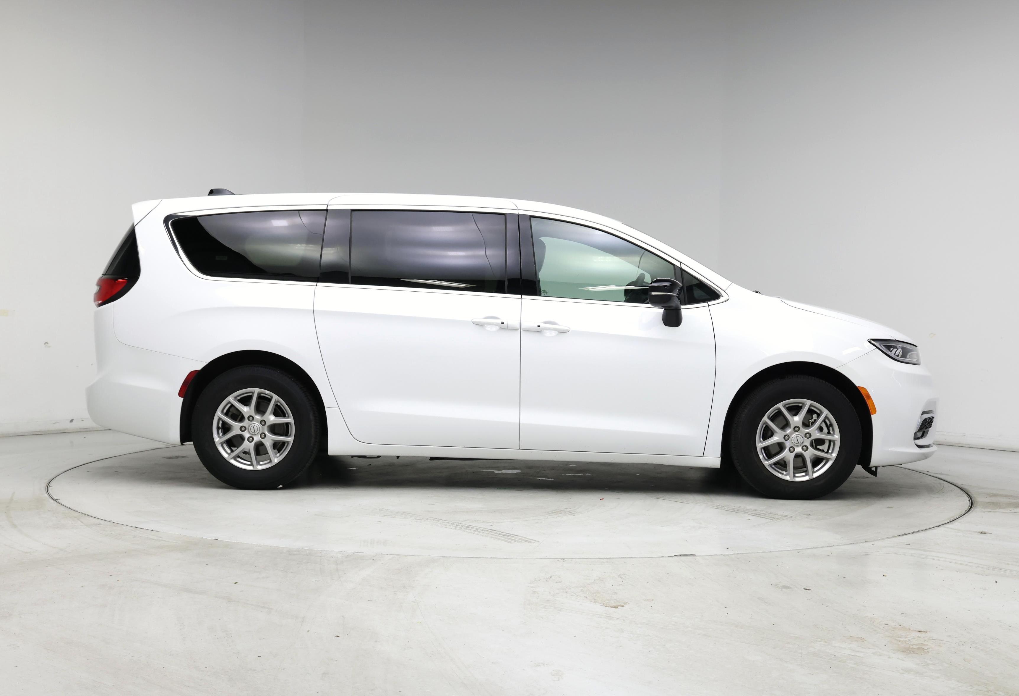 Thumbnail: 2025 Chrysler Pacifica - 7
