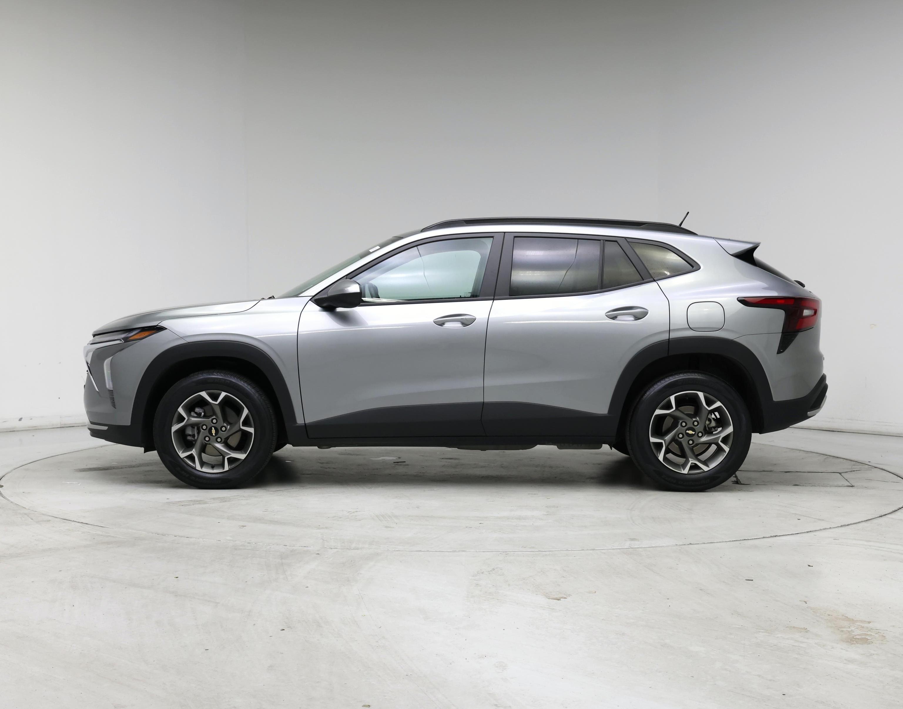 Thumbnail: 2025 Chevrolet Trax - 3