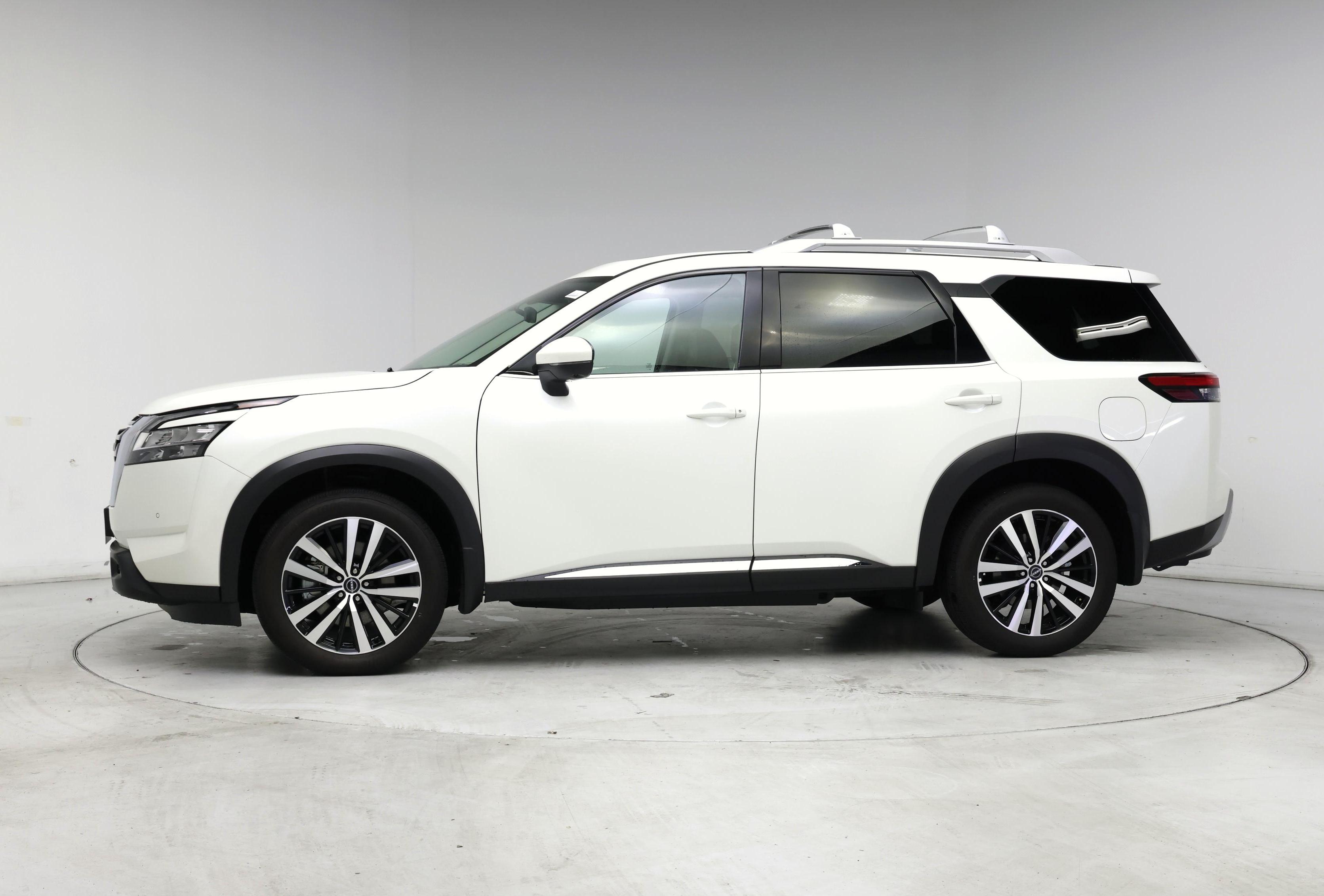Thumbnail: 2024 Nissan Pathfinder - 3