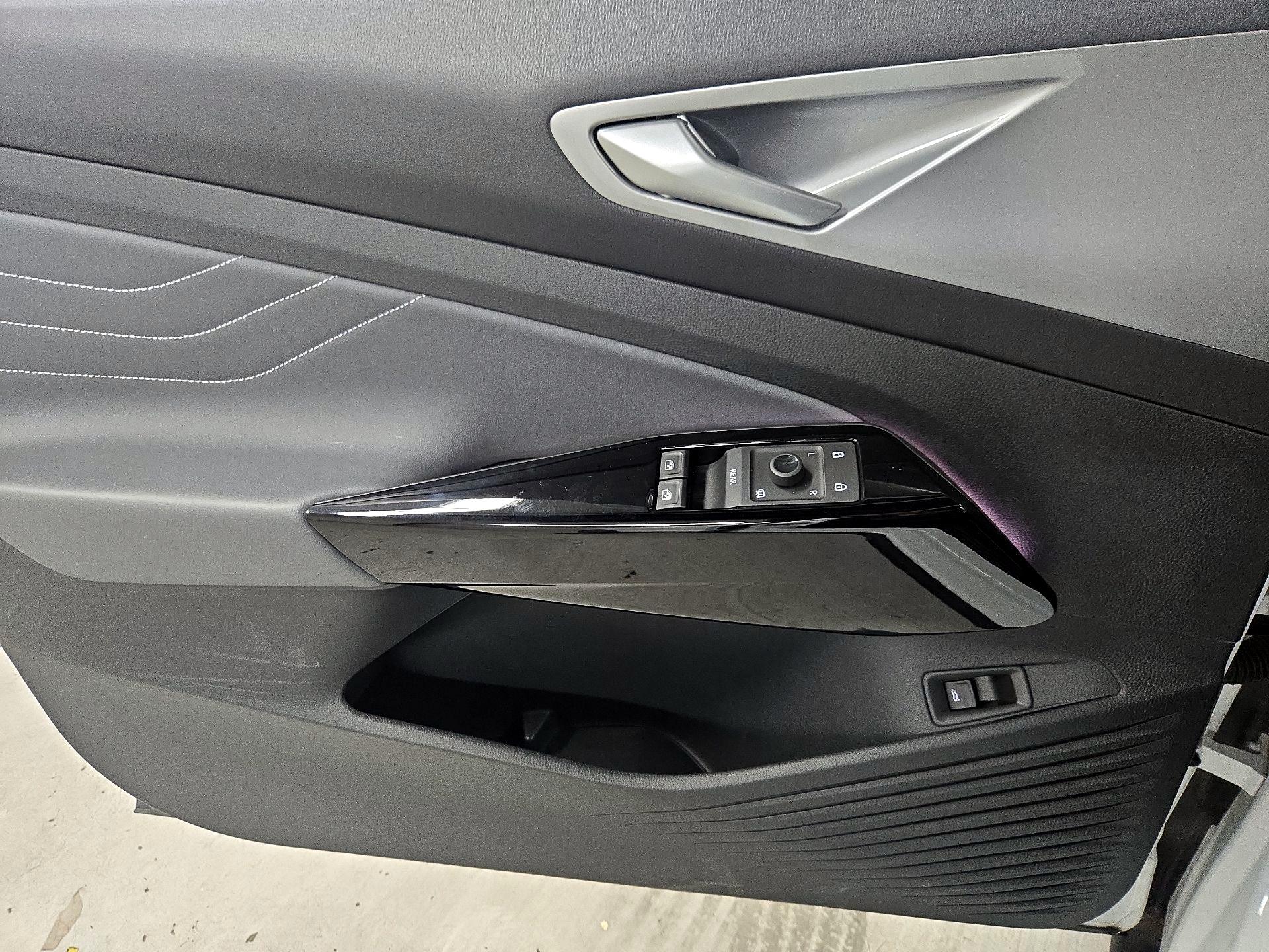 Thumbnail: 2023 Volkswagen ID.4 - 12
