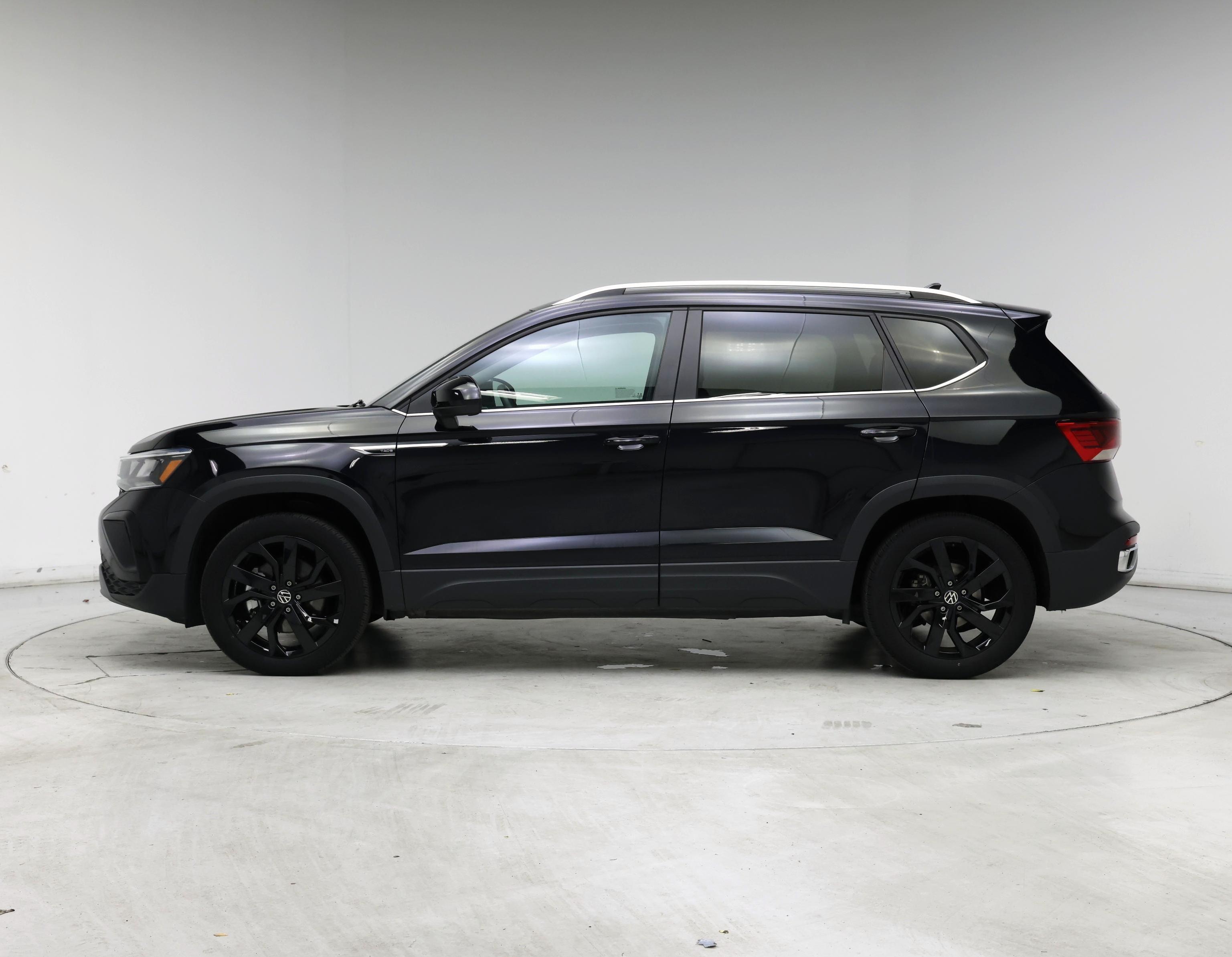 Thumbnail: 2023 Volkswagen Taos - 3