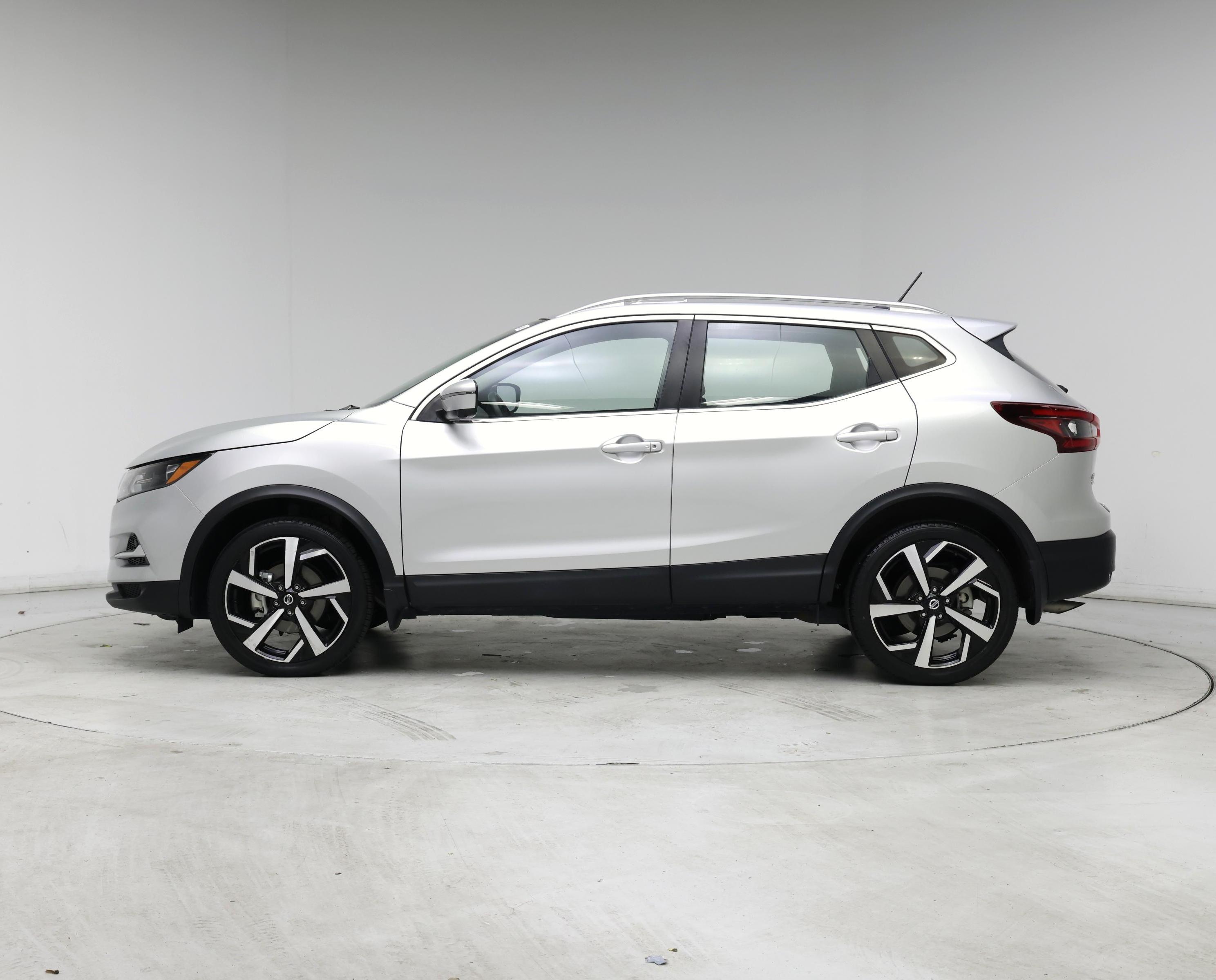 Thumbnail: 2022 Nissan Rogue Sport - 3