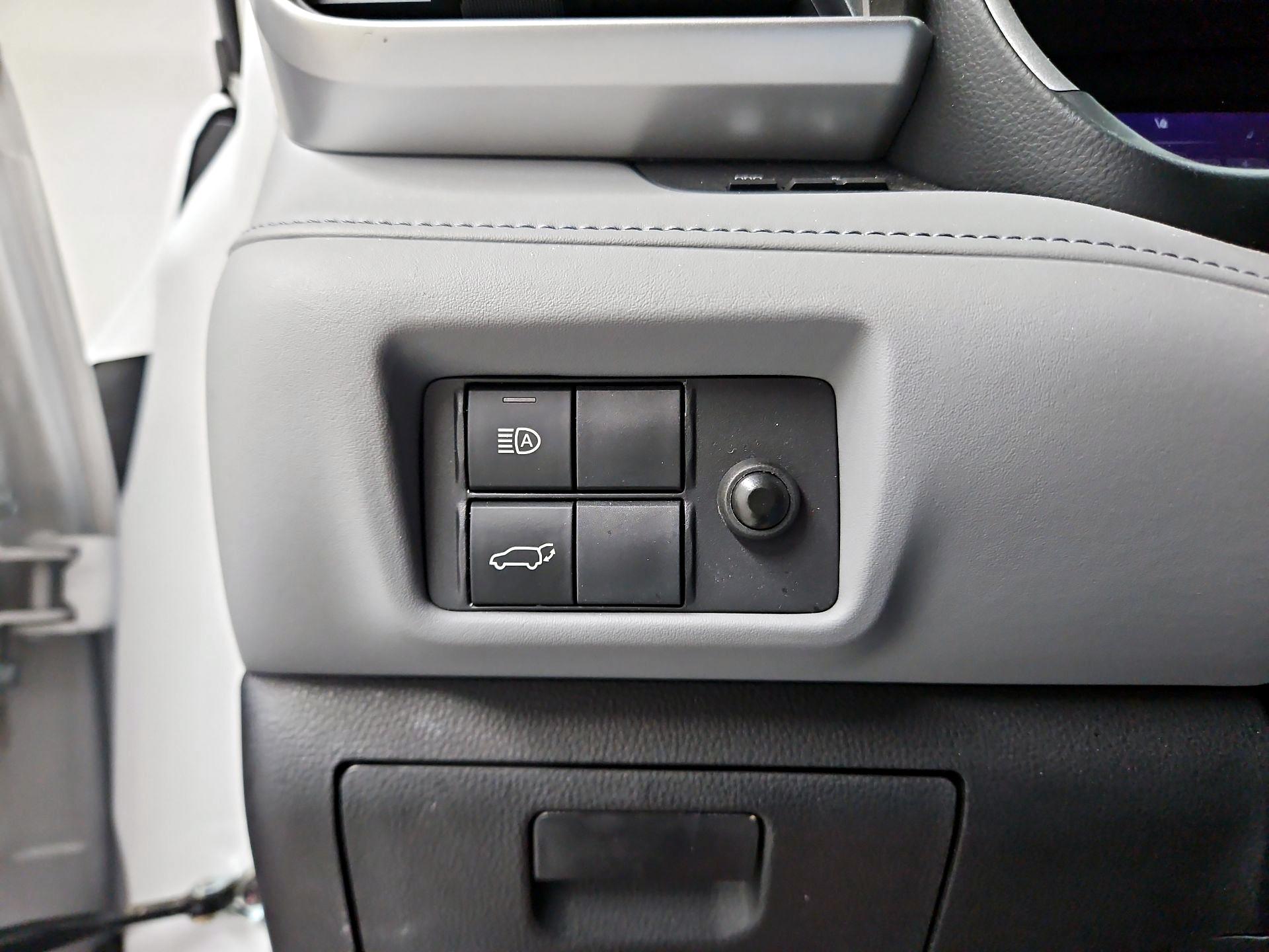Thumbnail: 2022 Toyota Highlander - 13