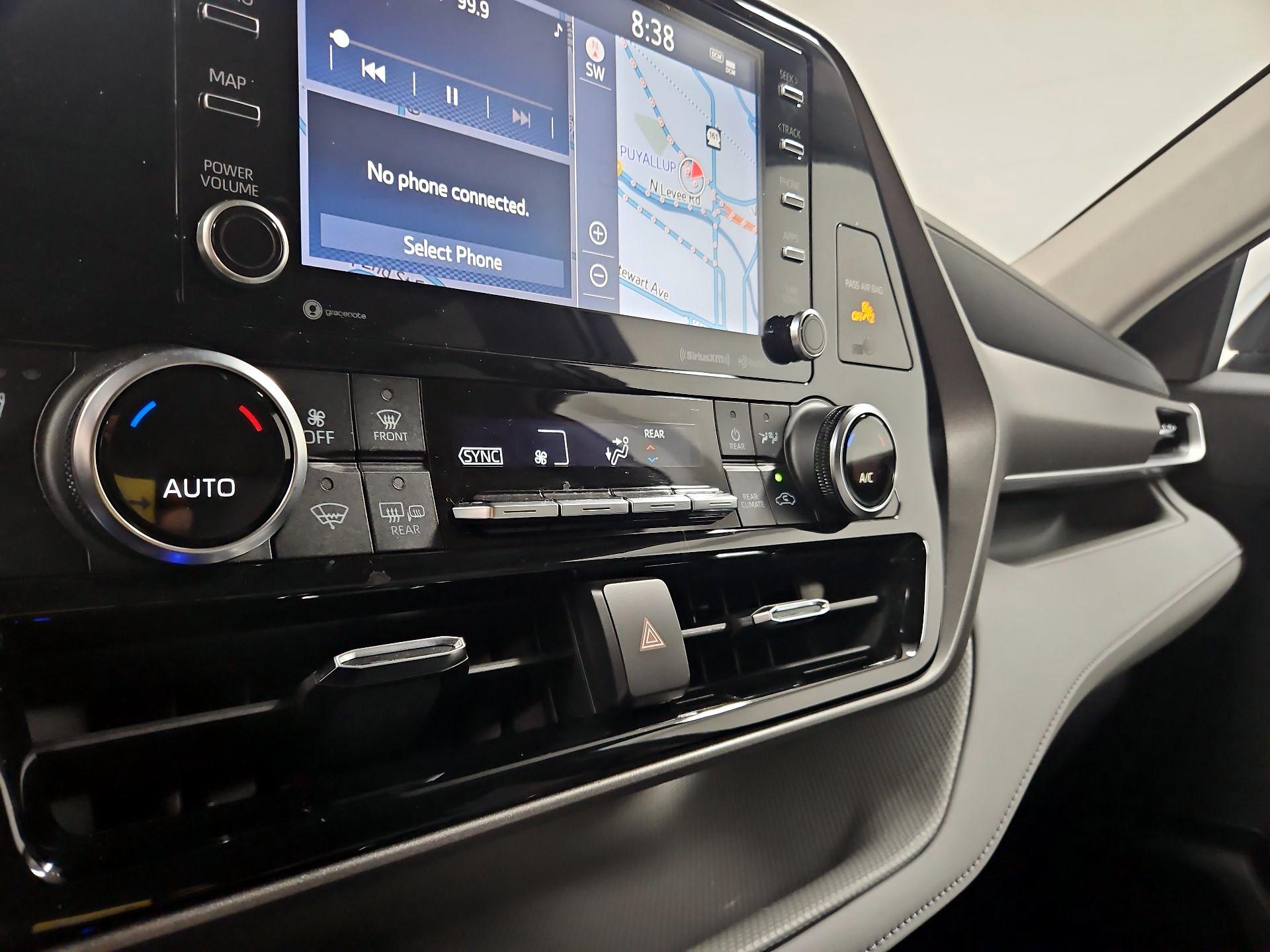 Thumbnail: 2022 Toyota Highlander - 17