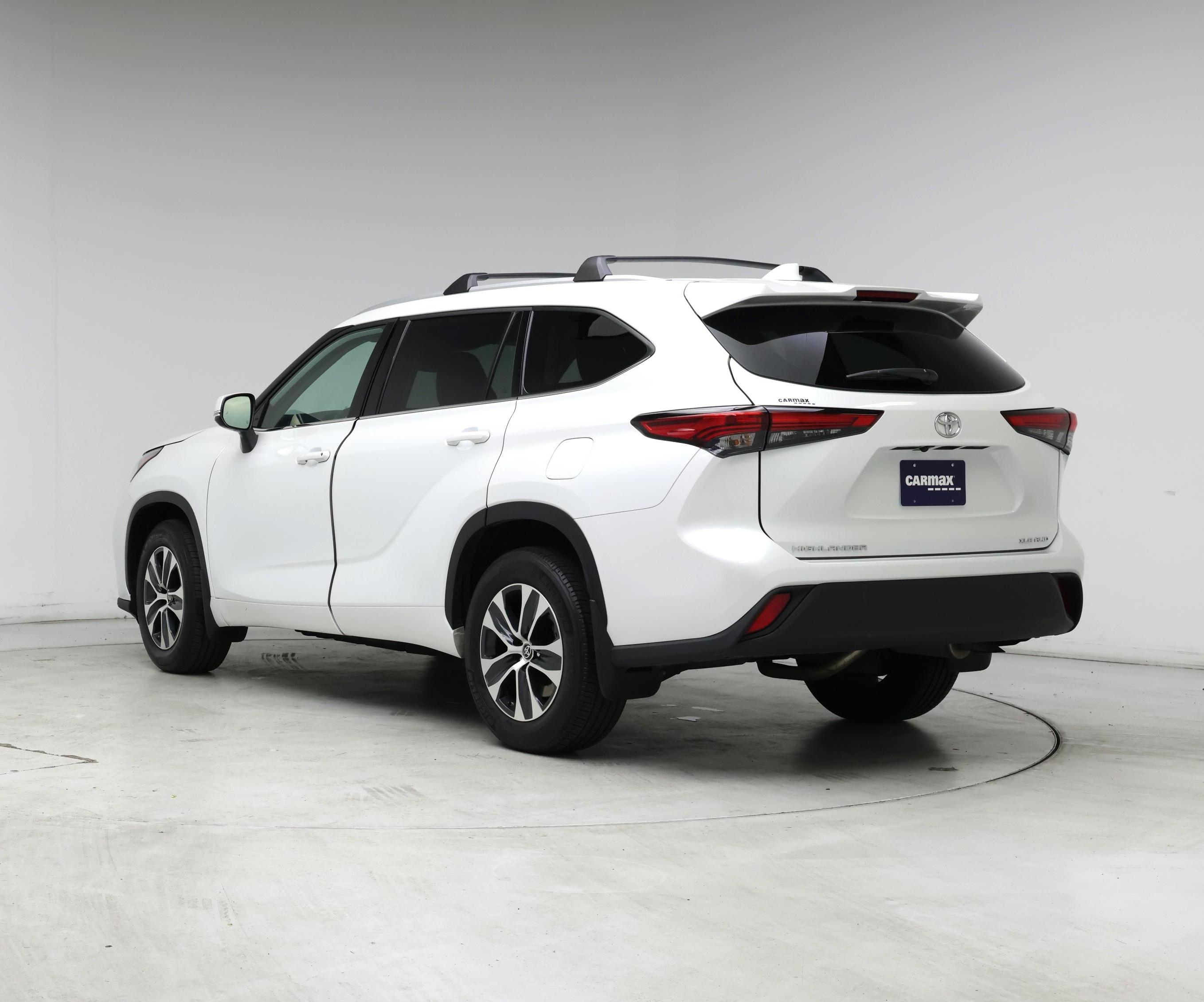 Thumbnail: 2022 Toyota Highlander - 2