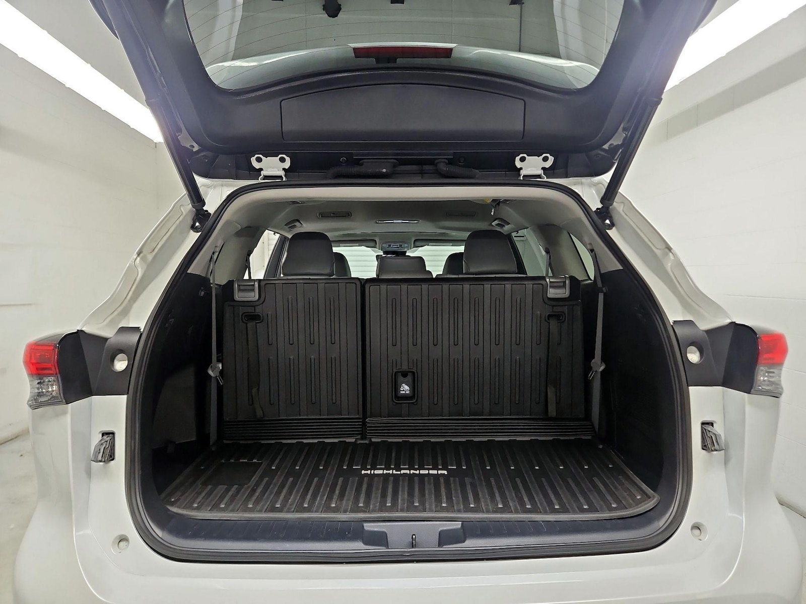 2022 Toyota Highlander XLE - Photo 24