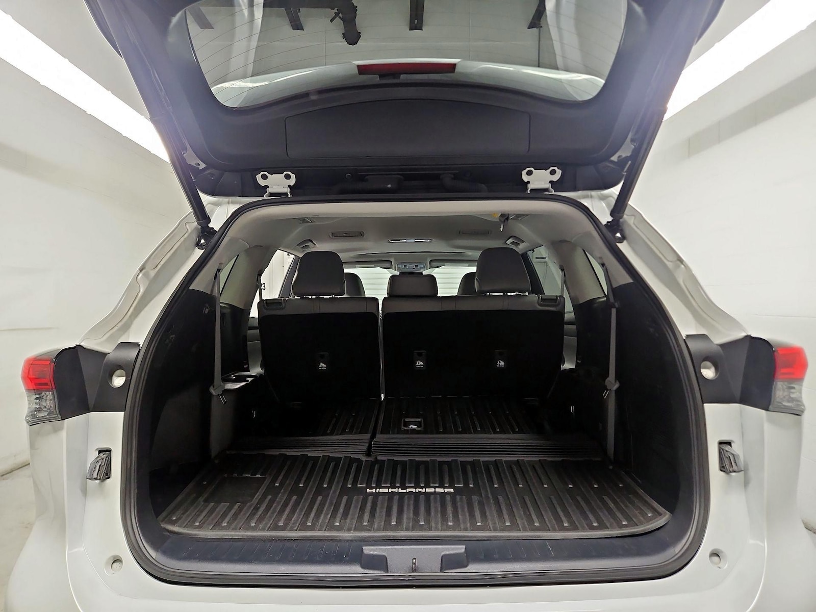2022 Toyota Highlander XLE - Photo 25