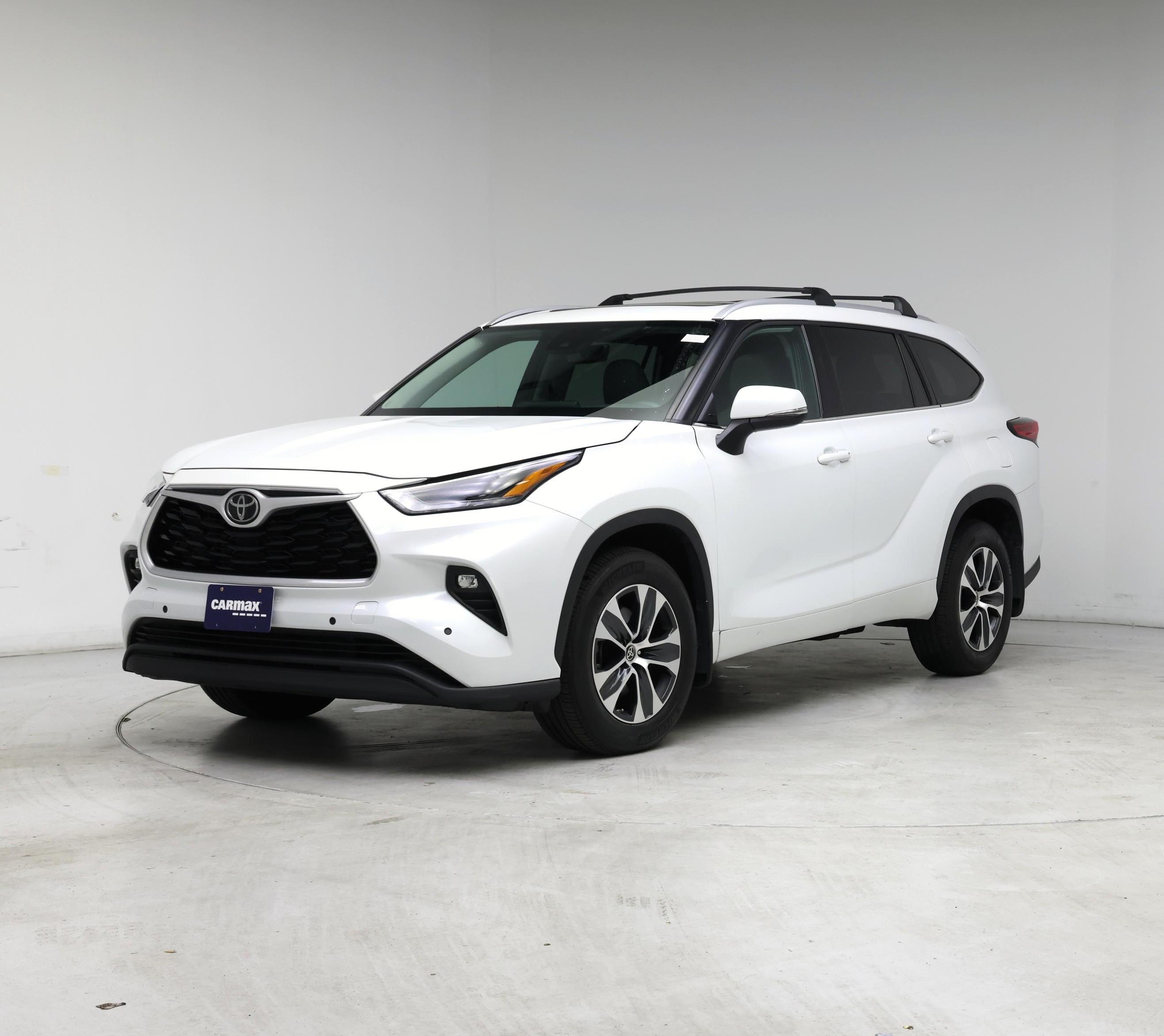 Thumbnail: 2022 Toyota Highlander - 4