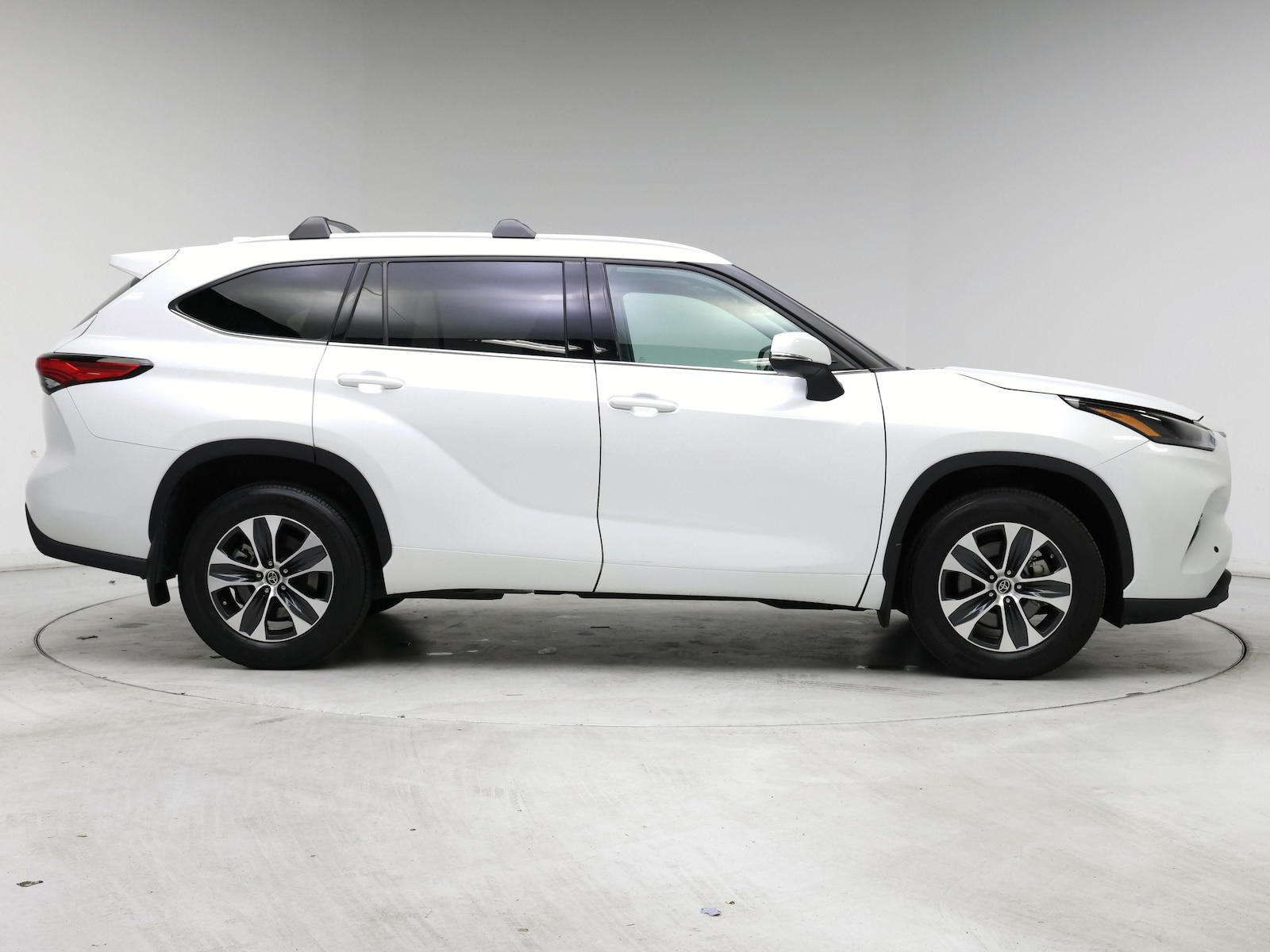 2022 Toyota Highlander XLE - Photo 8