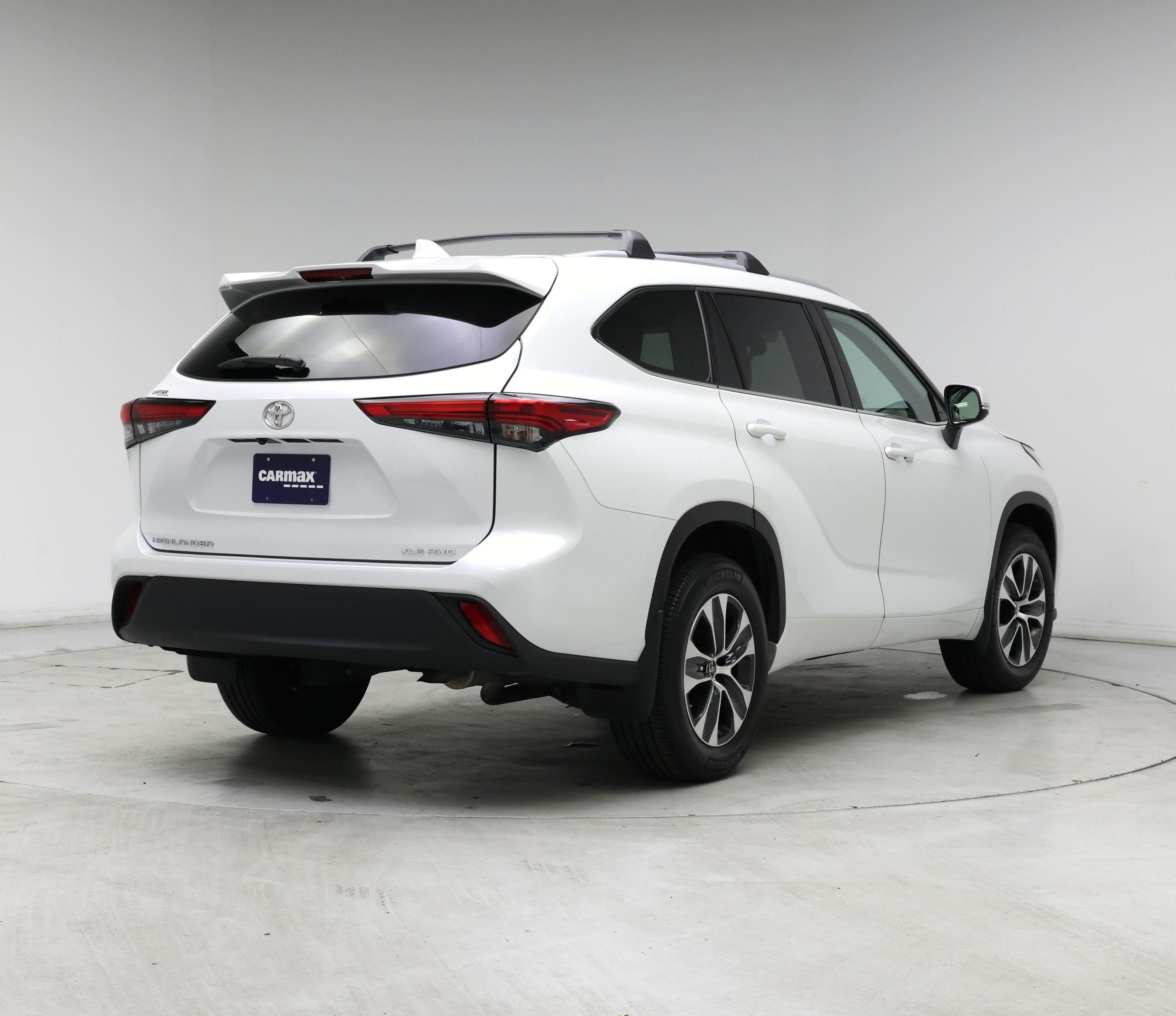 Thumbnail: 2022 Toyota Highlander - 8