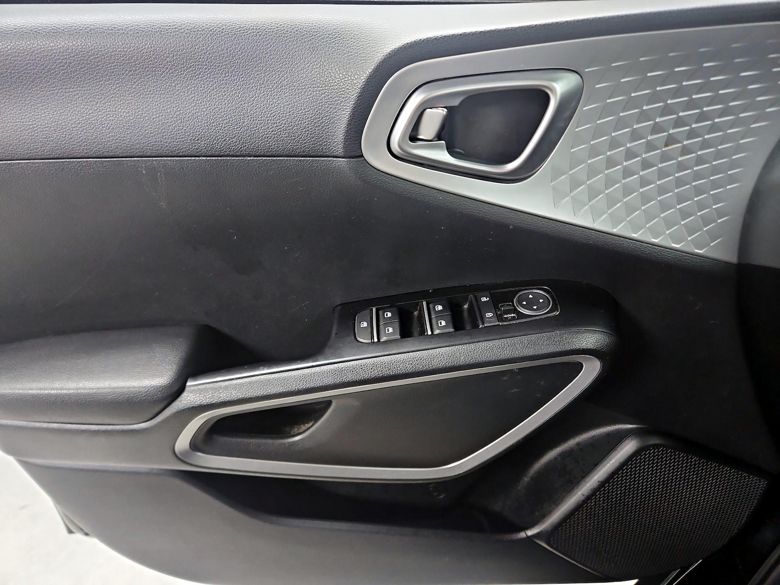 2023 Kia Soul S - Photo 13