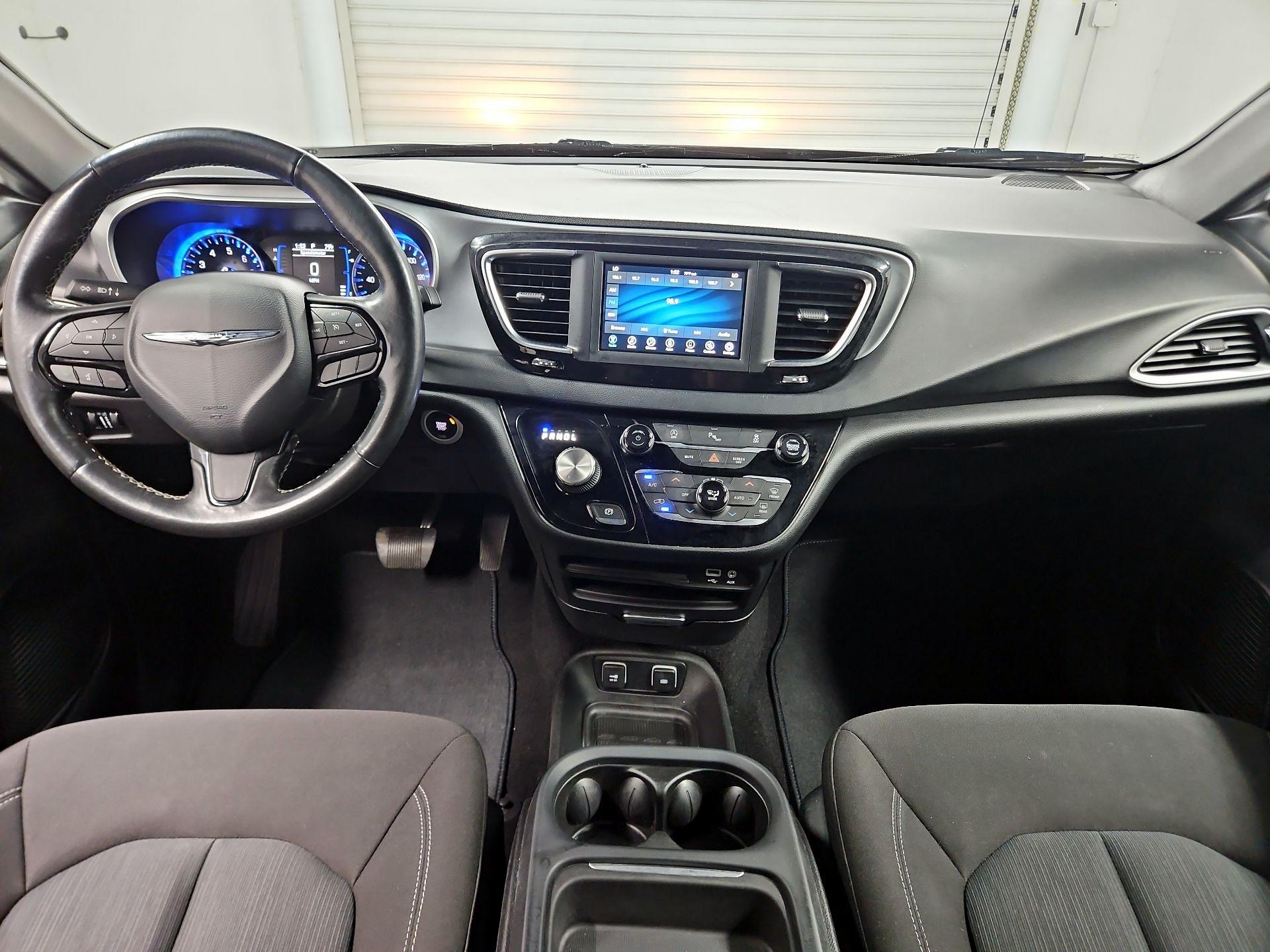 Thumbnail: 2020 Chrysler Pacifica - 9