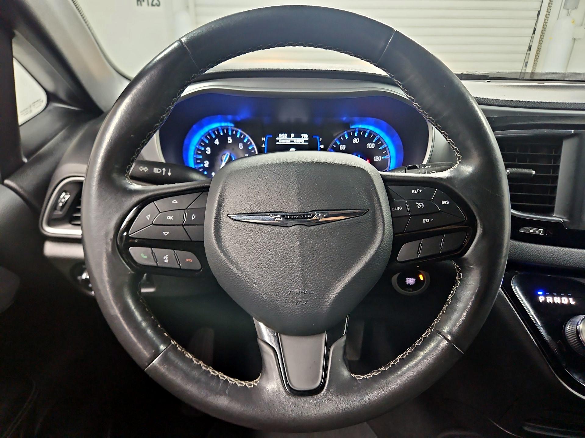 Thumbnail: 2020 Chrysler Pacifica - 10