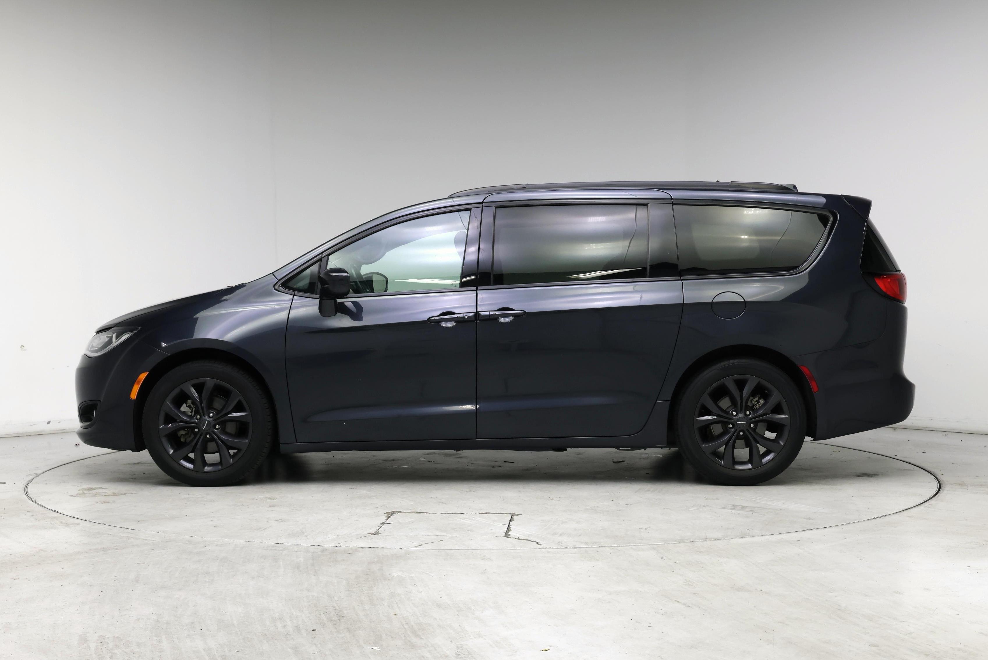 Thumbnail: 2020 Chrysler Pacifica - 3