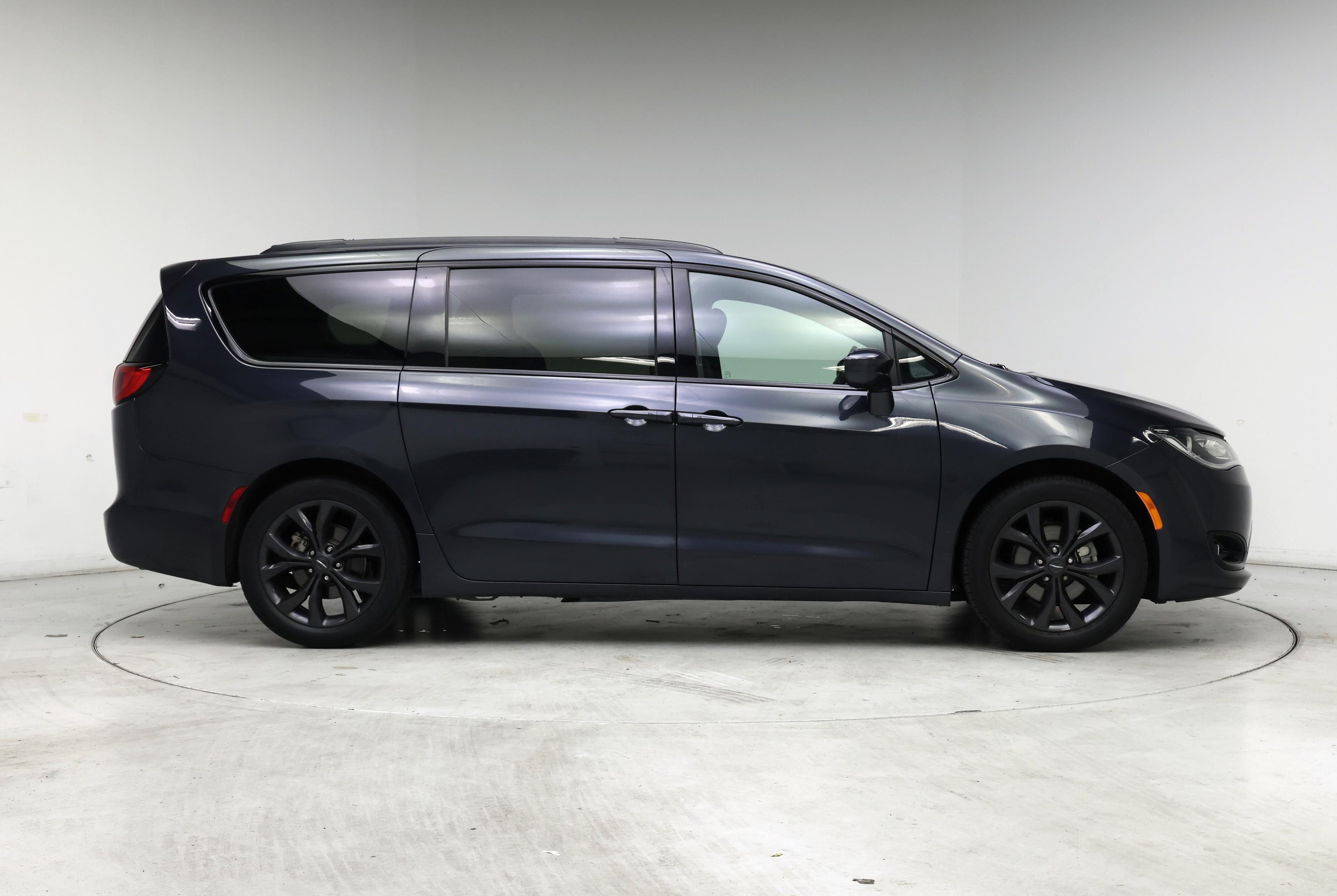 Thumbnail: 2020 Chrysler Pacifica - 7