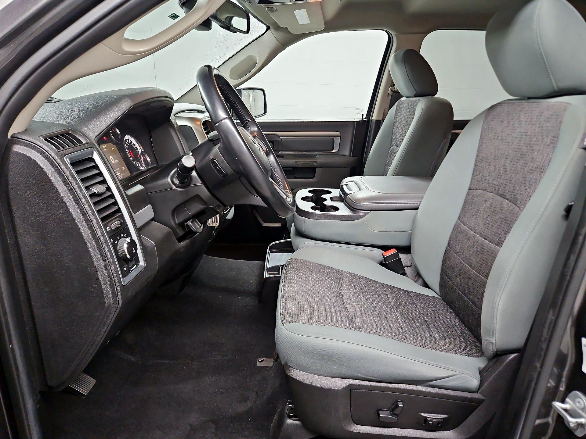 Thumbnail: 2019 RAM 1500 Classic - 11