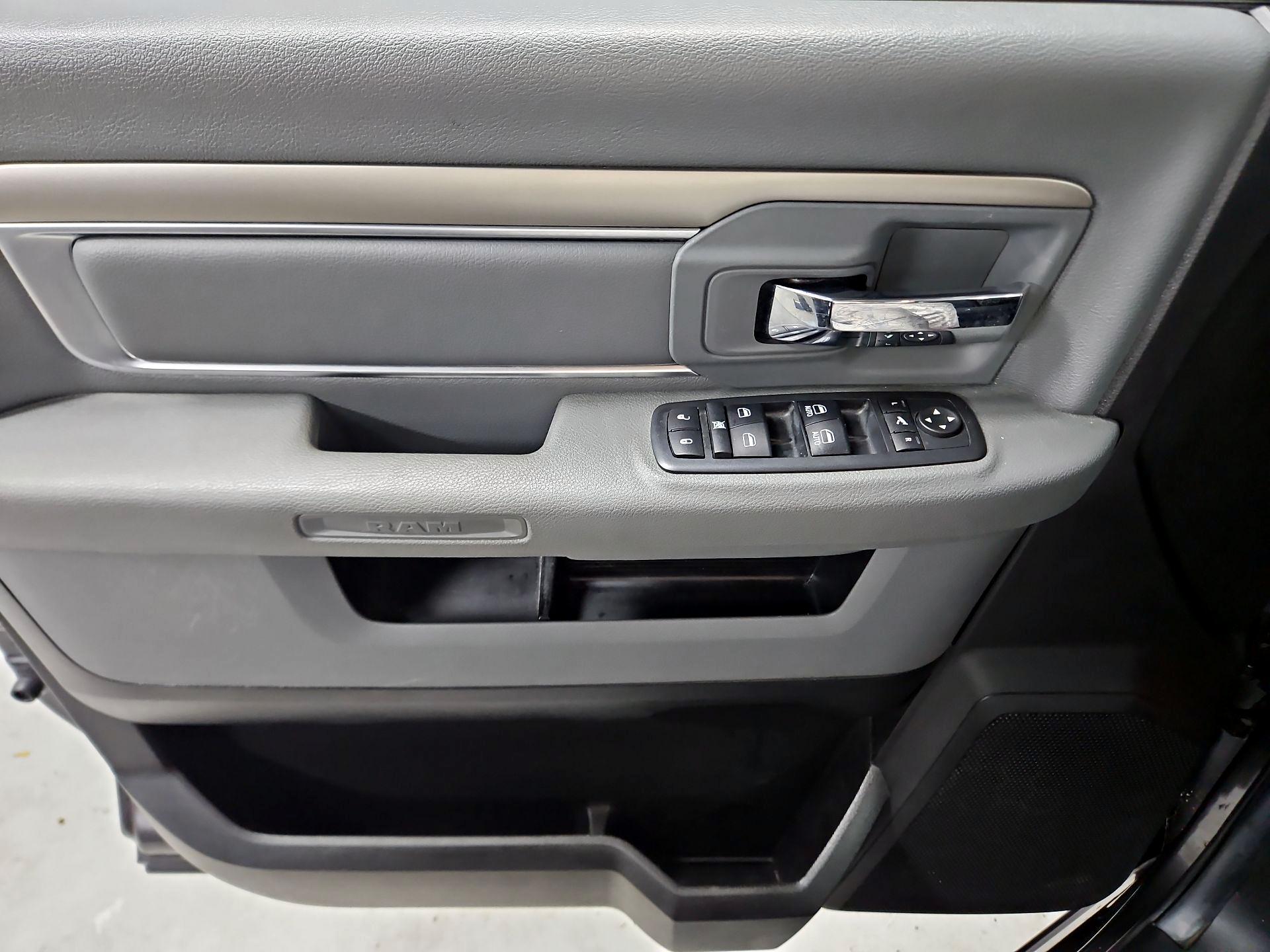 Thumbnail: 2019 RAM 1500 Classic - 12