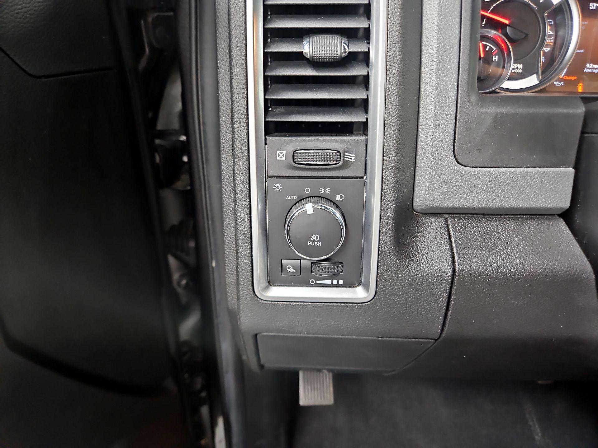 Thumbnail: 2019 RAM 1500 Classic - 13