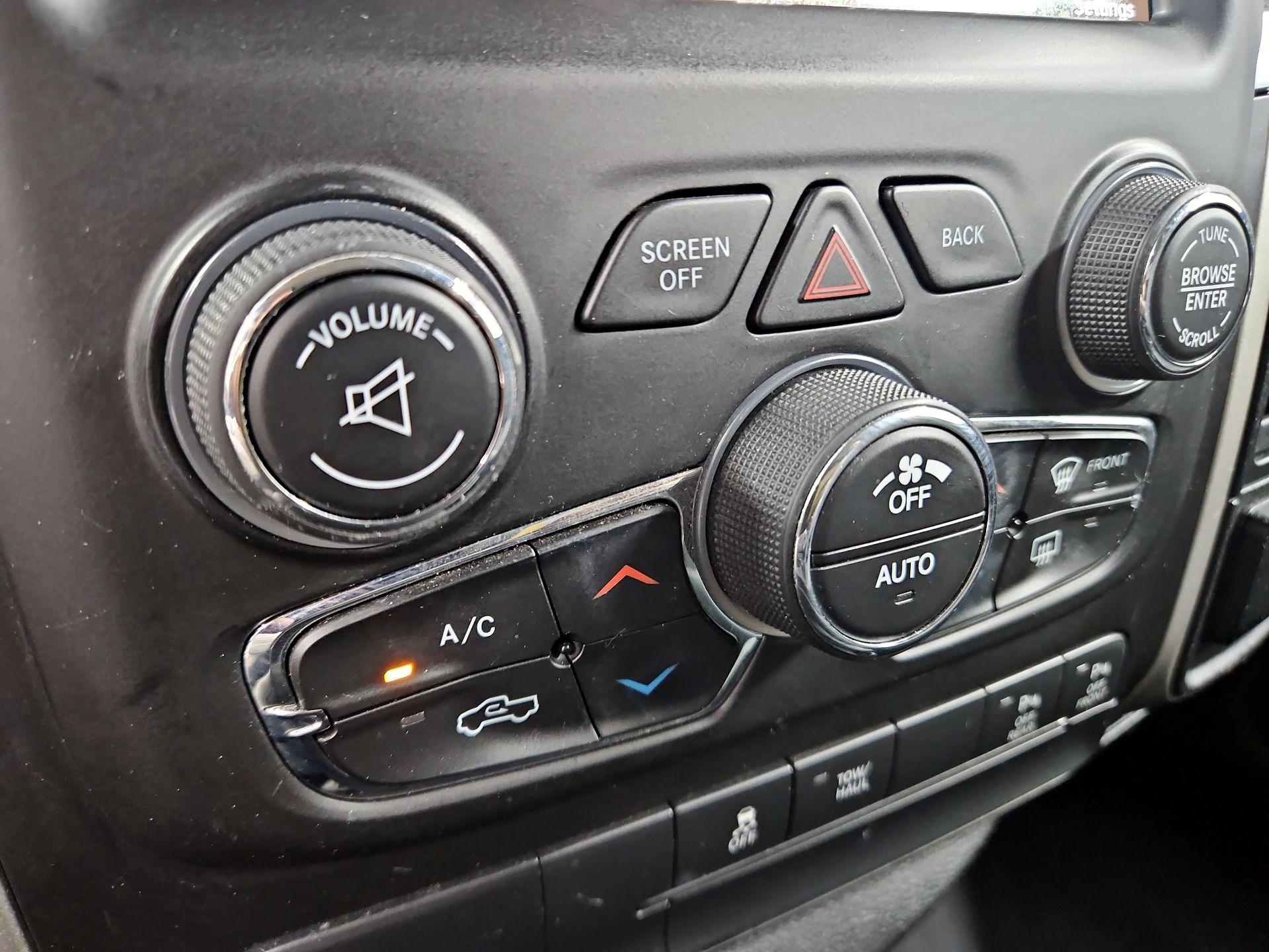 Thumbnail: 2019 RAM 1500 Classic - 16