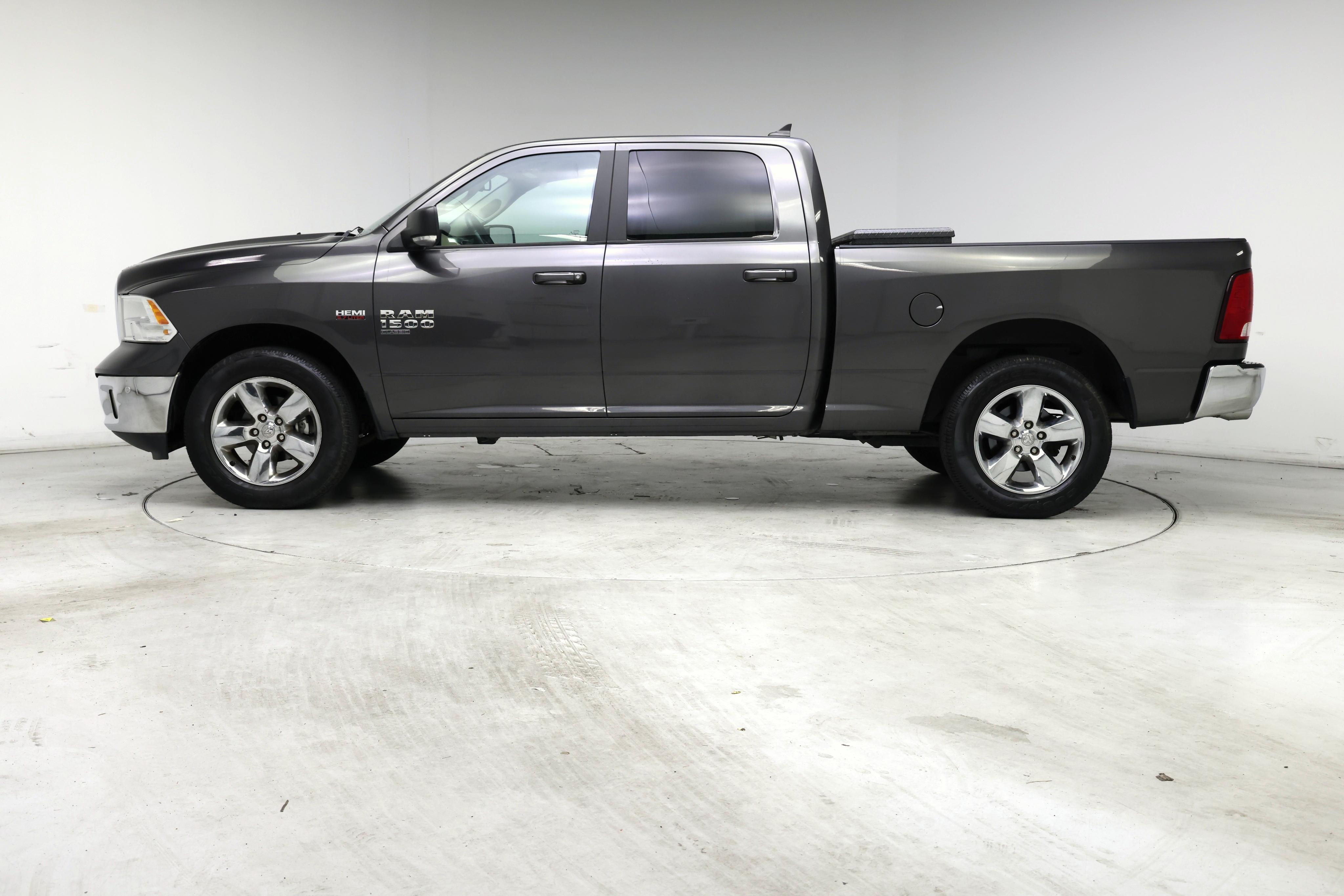 Thumbnail: 2019 RAM 1500 Classic - 3