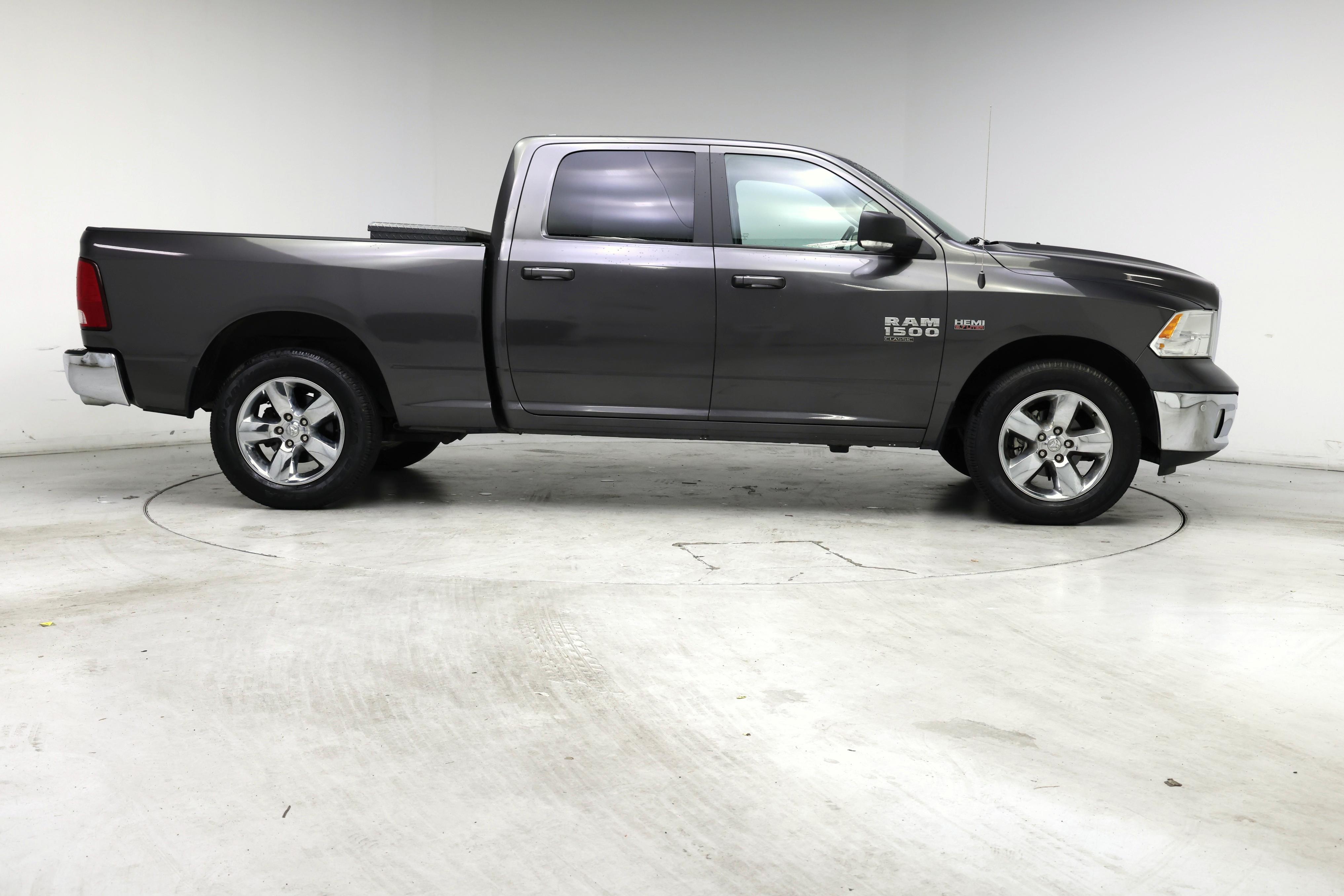 Thumbnail: 2019 RAM 1500 Classic - 7