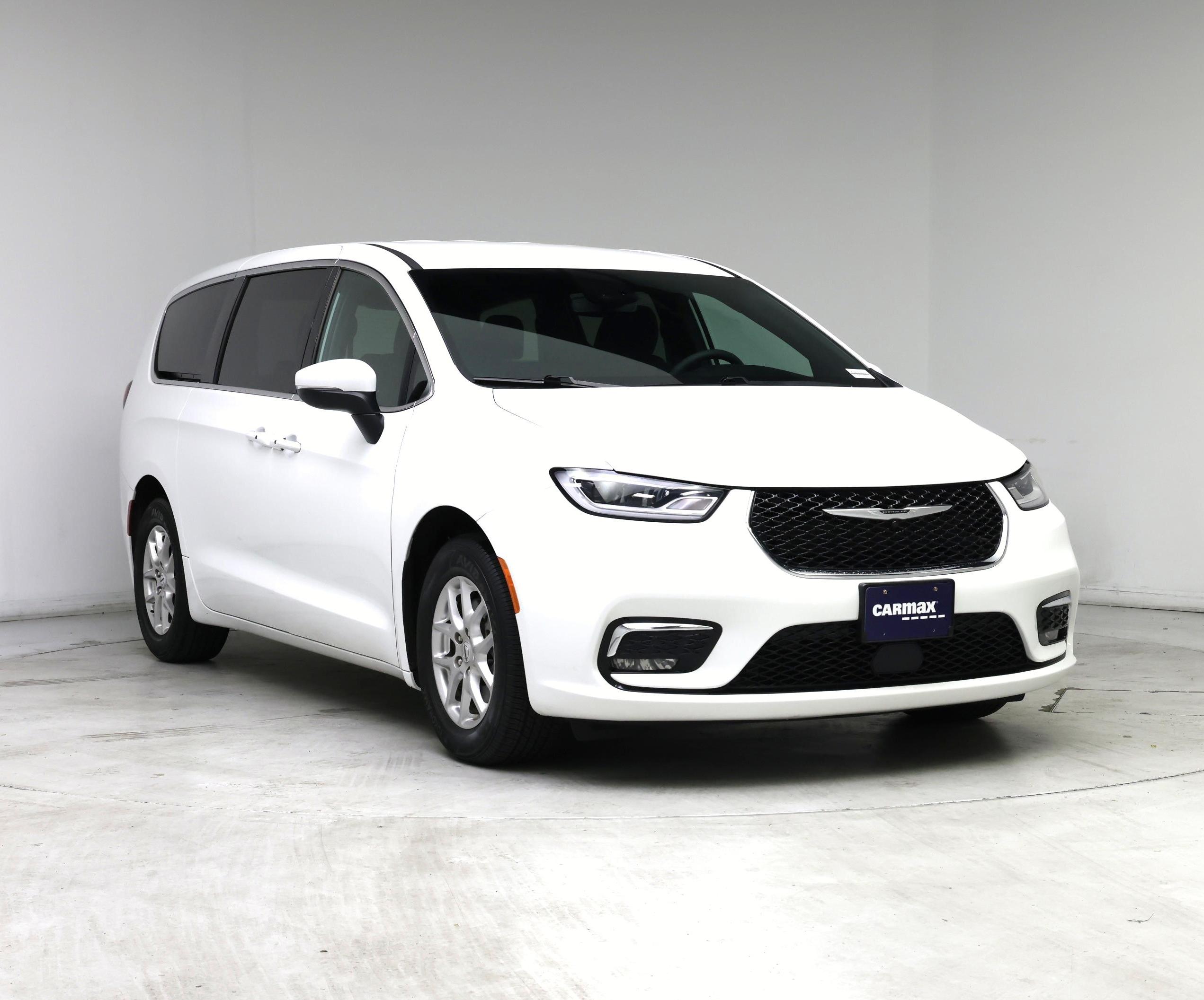 White 2023 Chrysler Pacifica Touring FWD Minivan Front-Wheel Drive Automatic