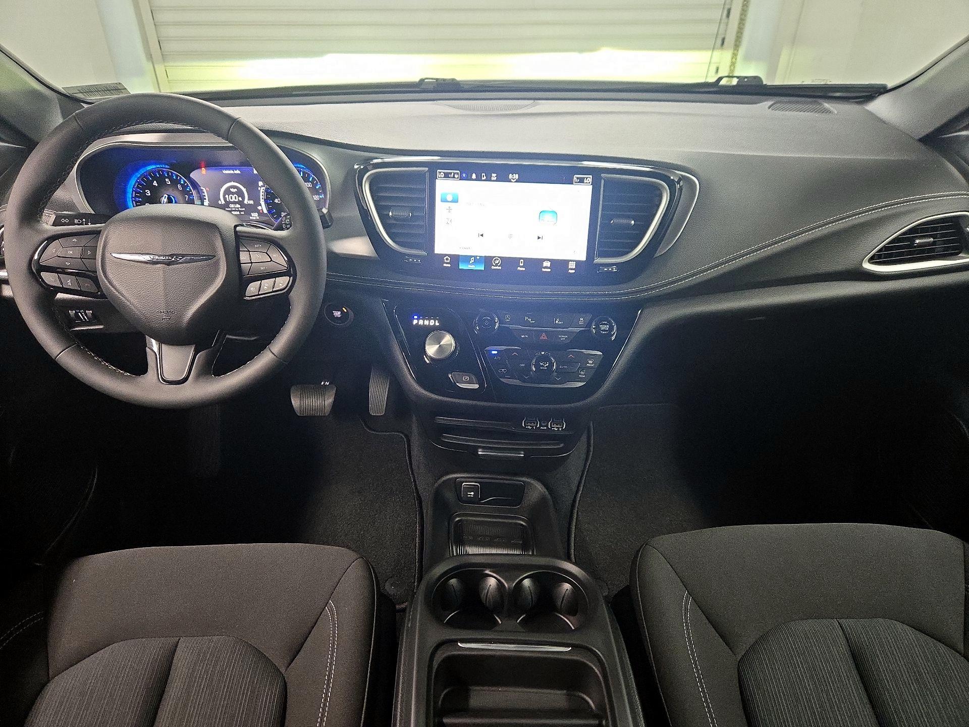 Thumbnail: 2023 Chrysler Pacifica - 9