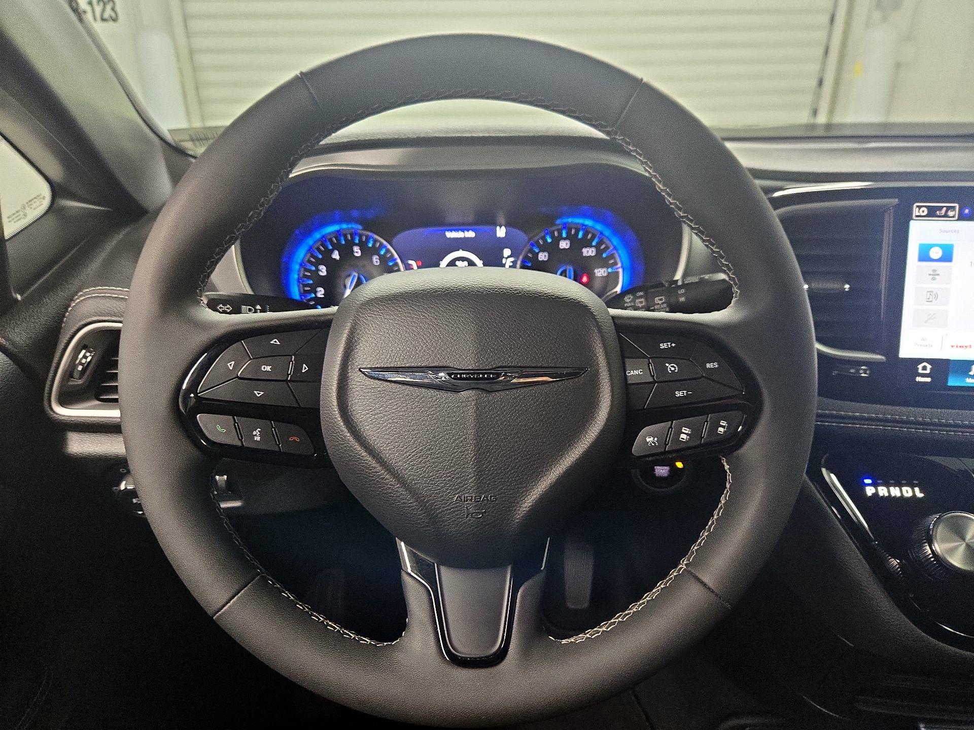 Thumbnail: 2023 Chrysler Pacifica - 10