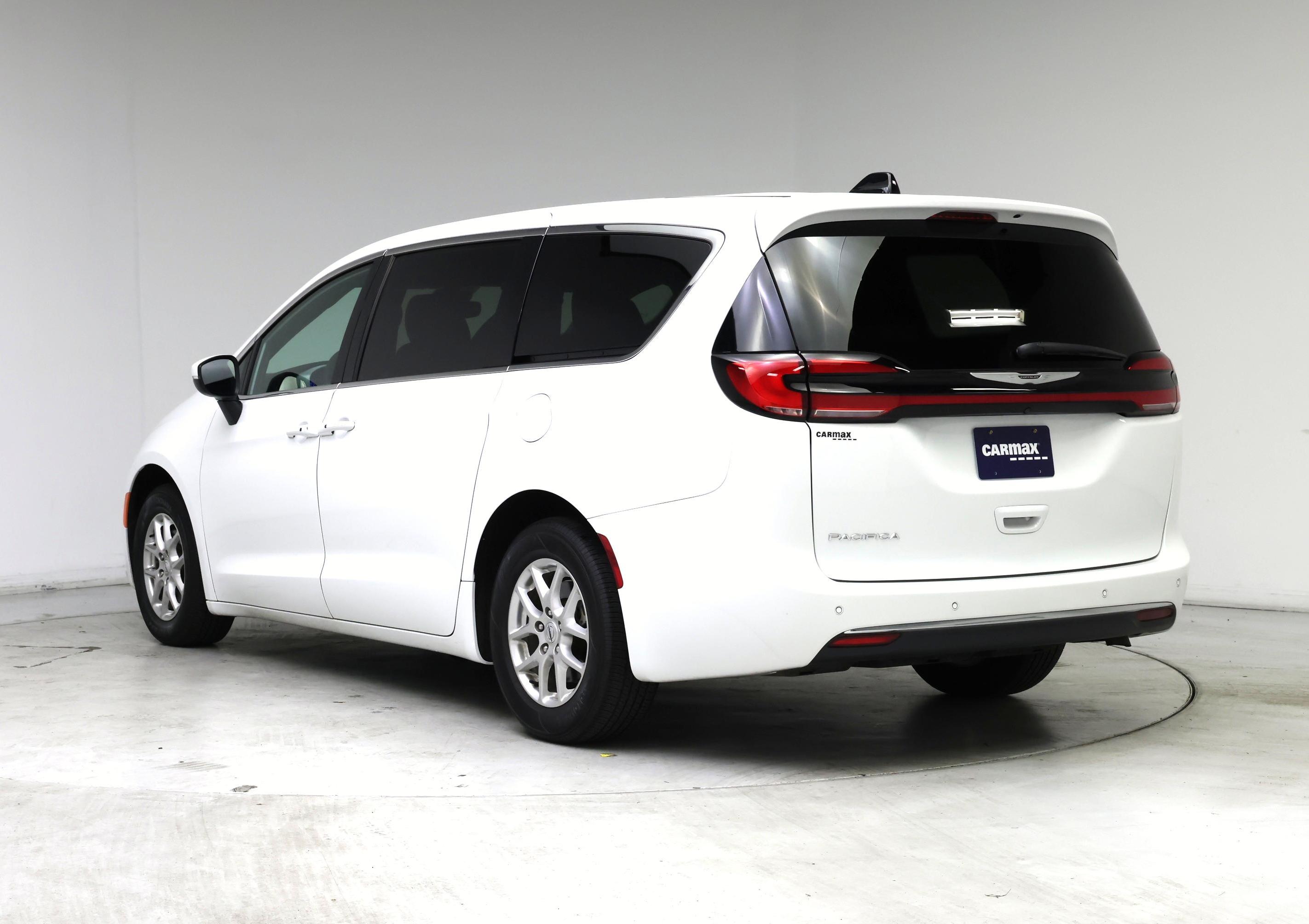 Thumbnail: 2023 Chrysler Pacifica - 2