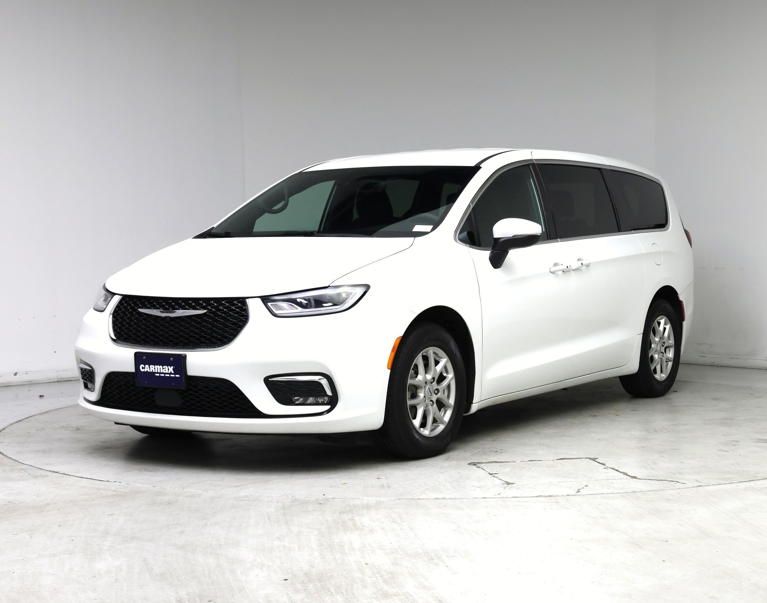 Thumbnail: 2023 Chrysler Pacifica - 4