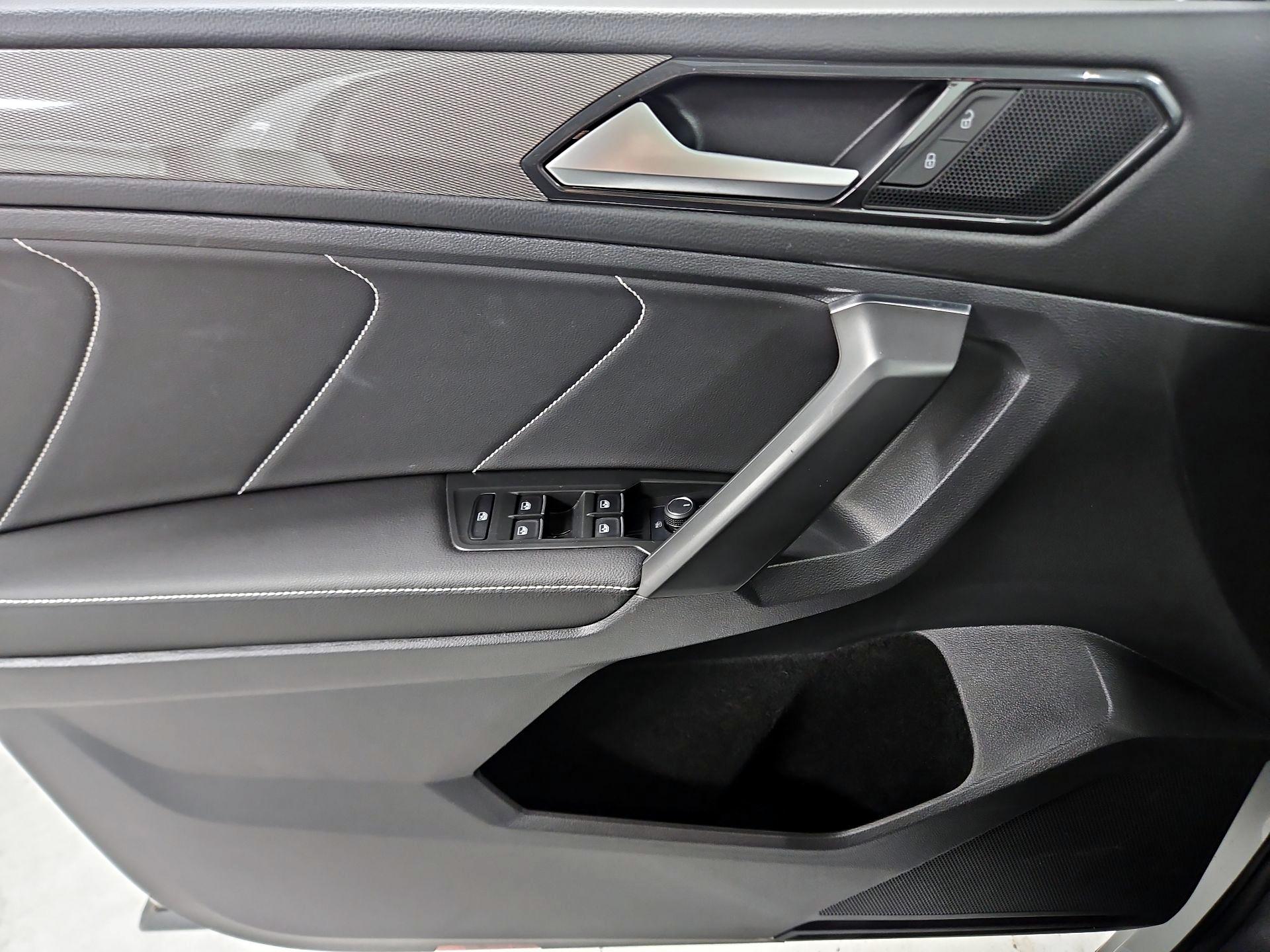Thumbnail: 2022 Volkswagen Tiguan - 12
