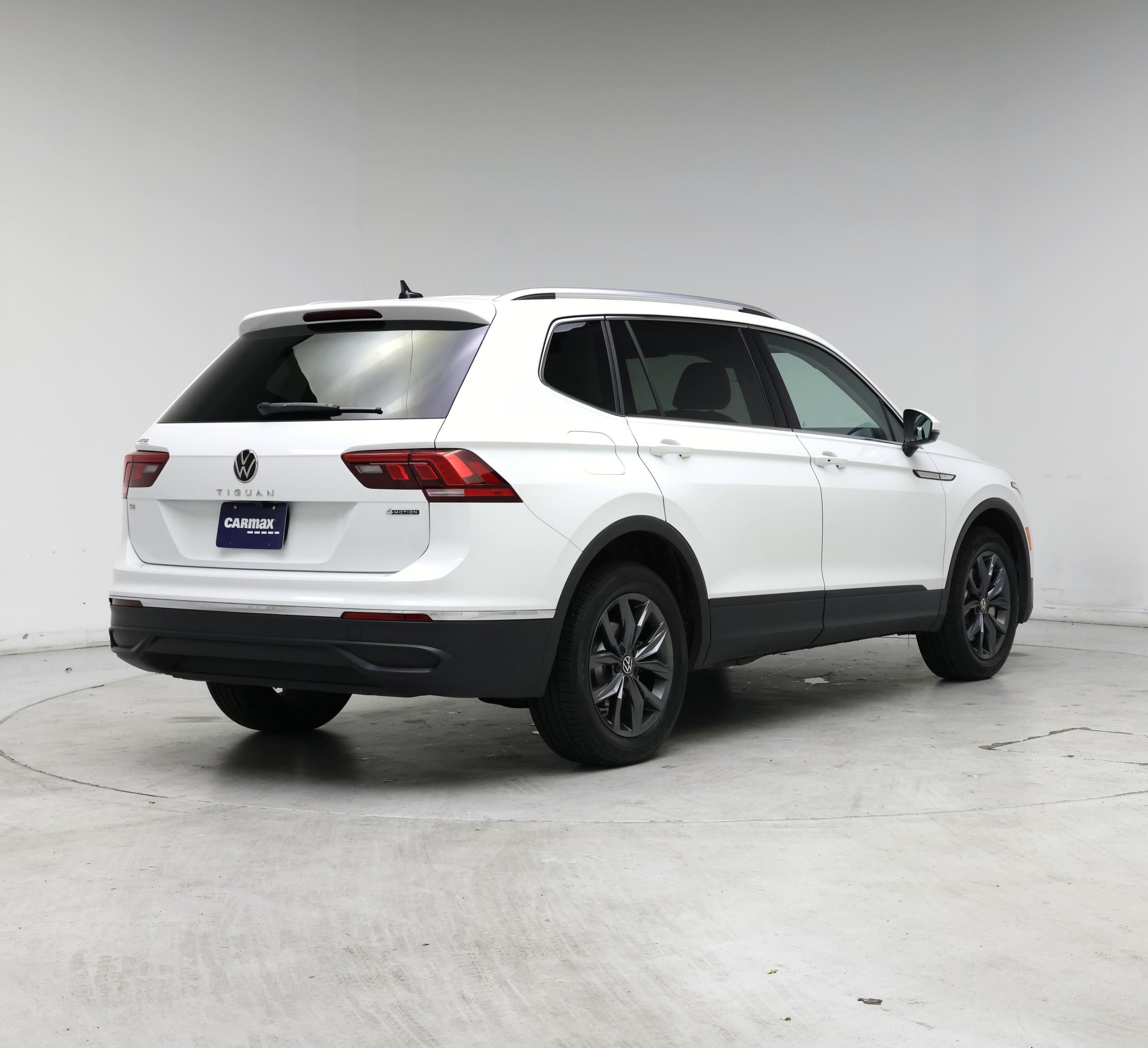 Thumbnail: 2022 Volkswagen Tiguan - 8