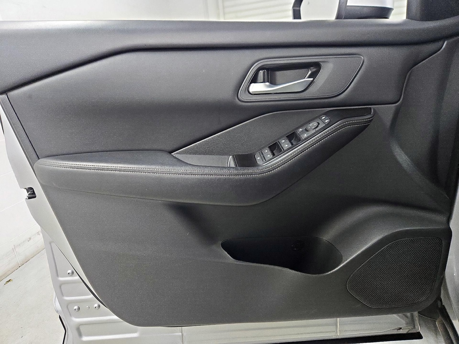 2025 Nissan Rogue SV - Photo 13
