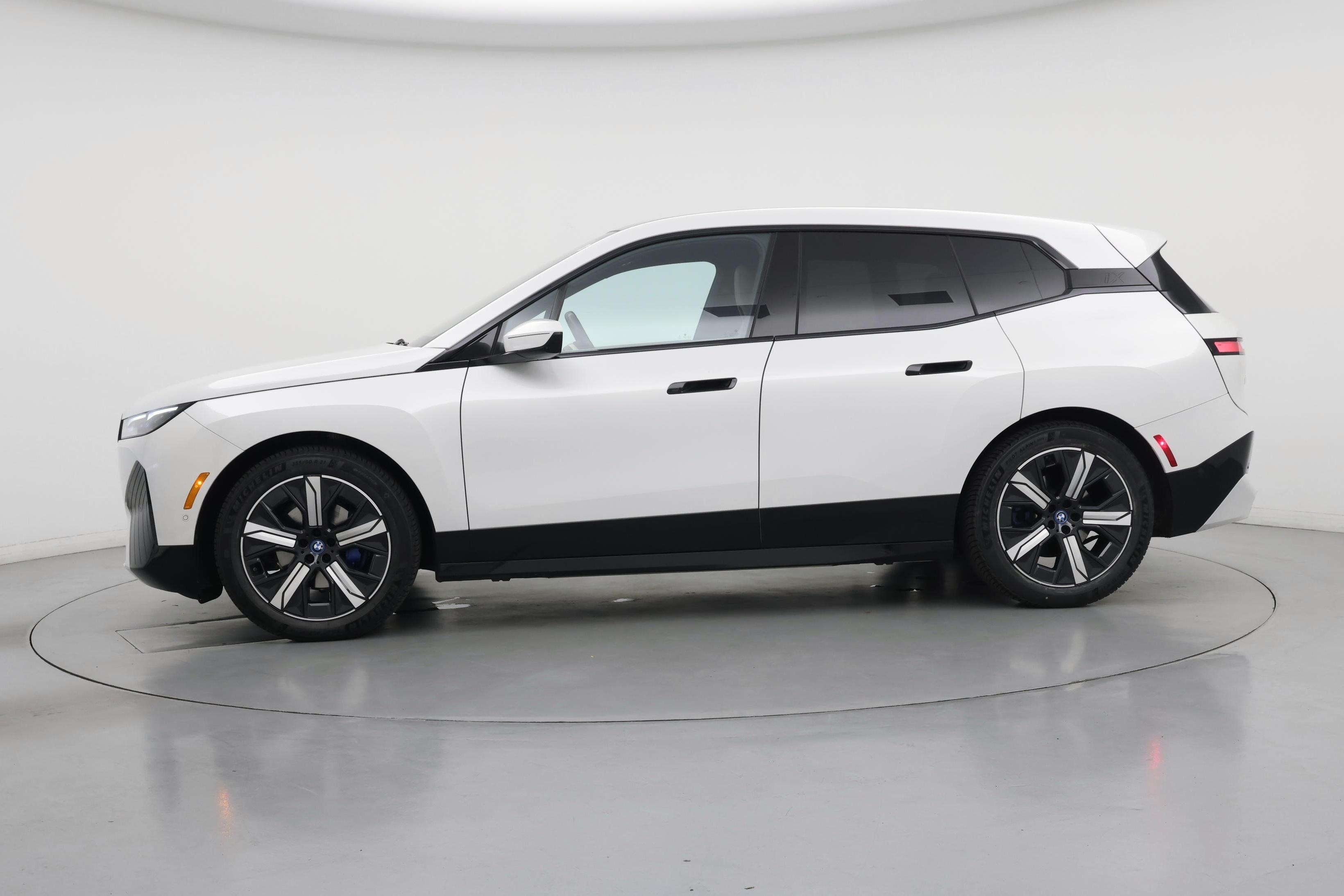Thumbnail: 2022 BMW iX - 3