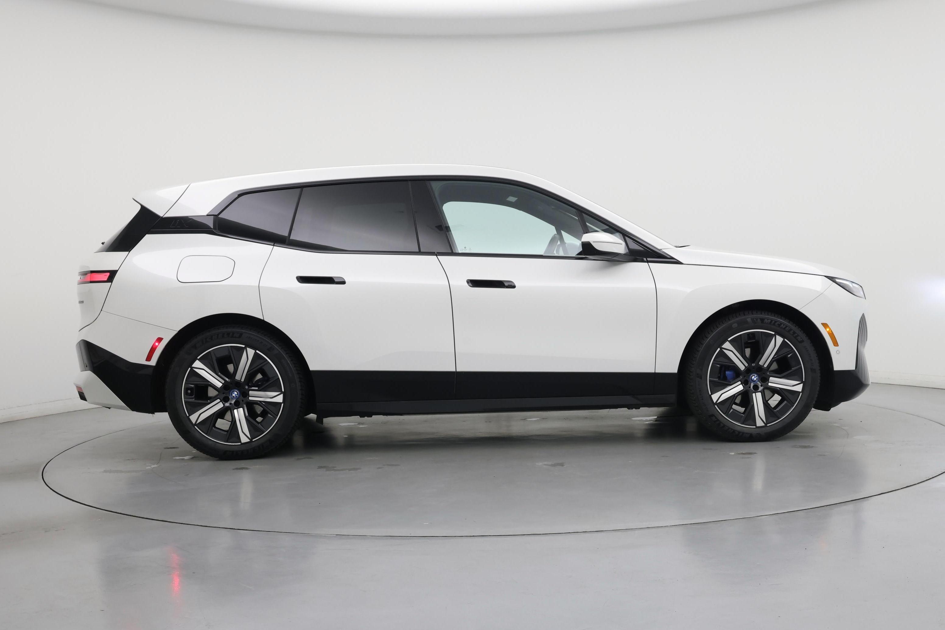 Thumbnail: 2022 BMW iX - 7