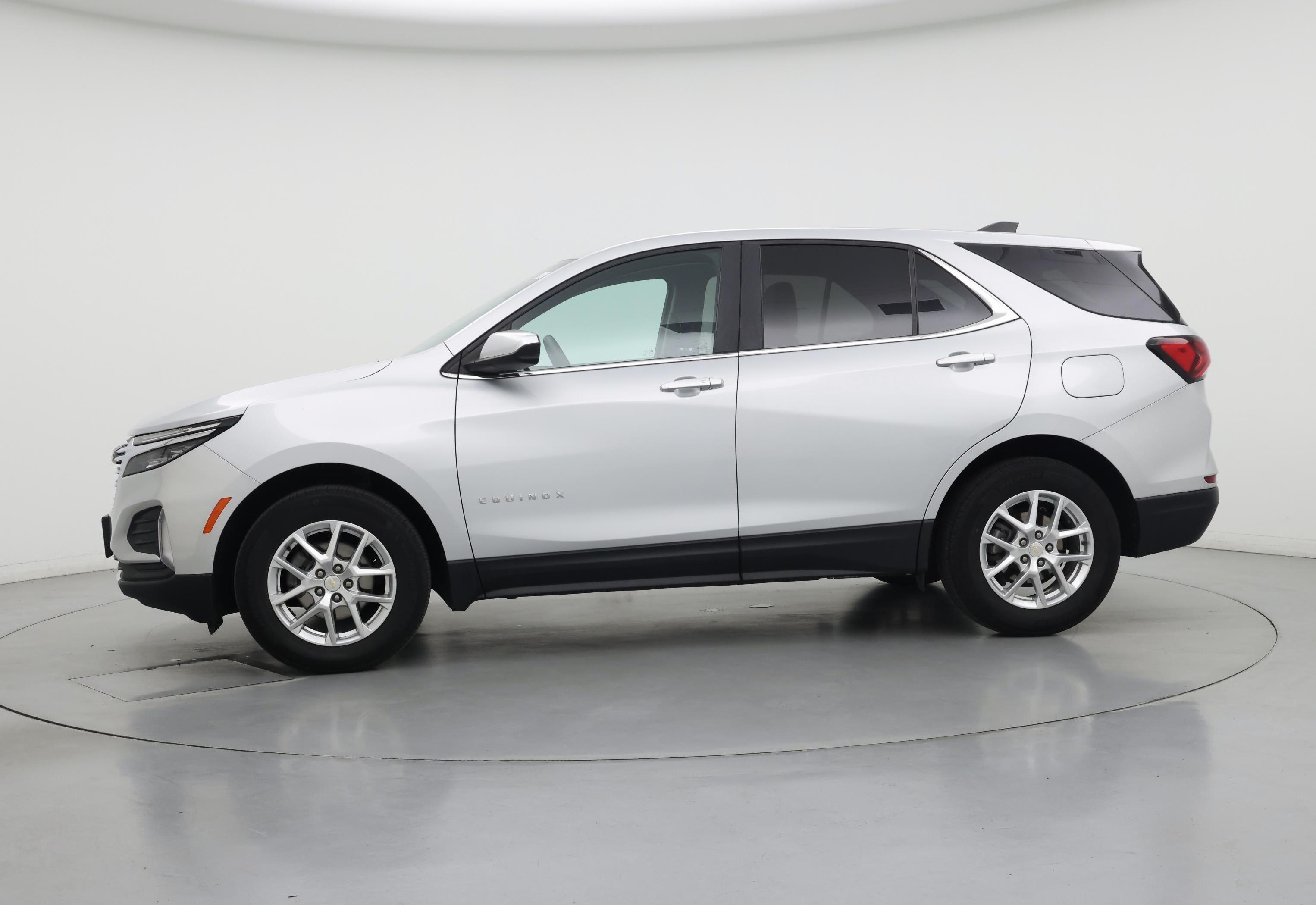 Thumbnail: 2022 Chevrolet Equinox - 3