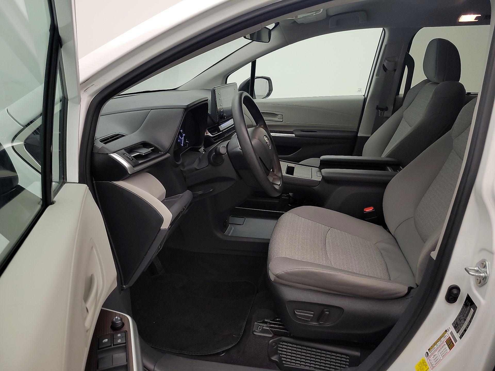 Thumbnail: 2023 Toyota Sienna - 11