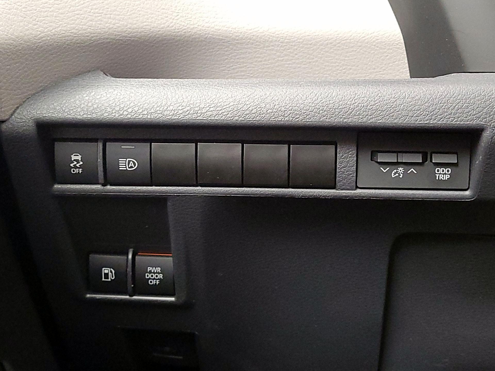Thumbnail: 2023 Toyota Sienna - 13