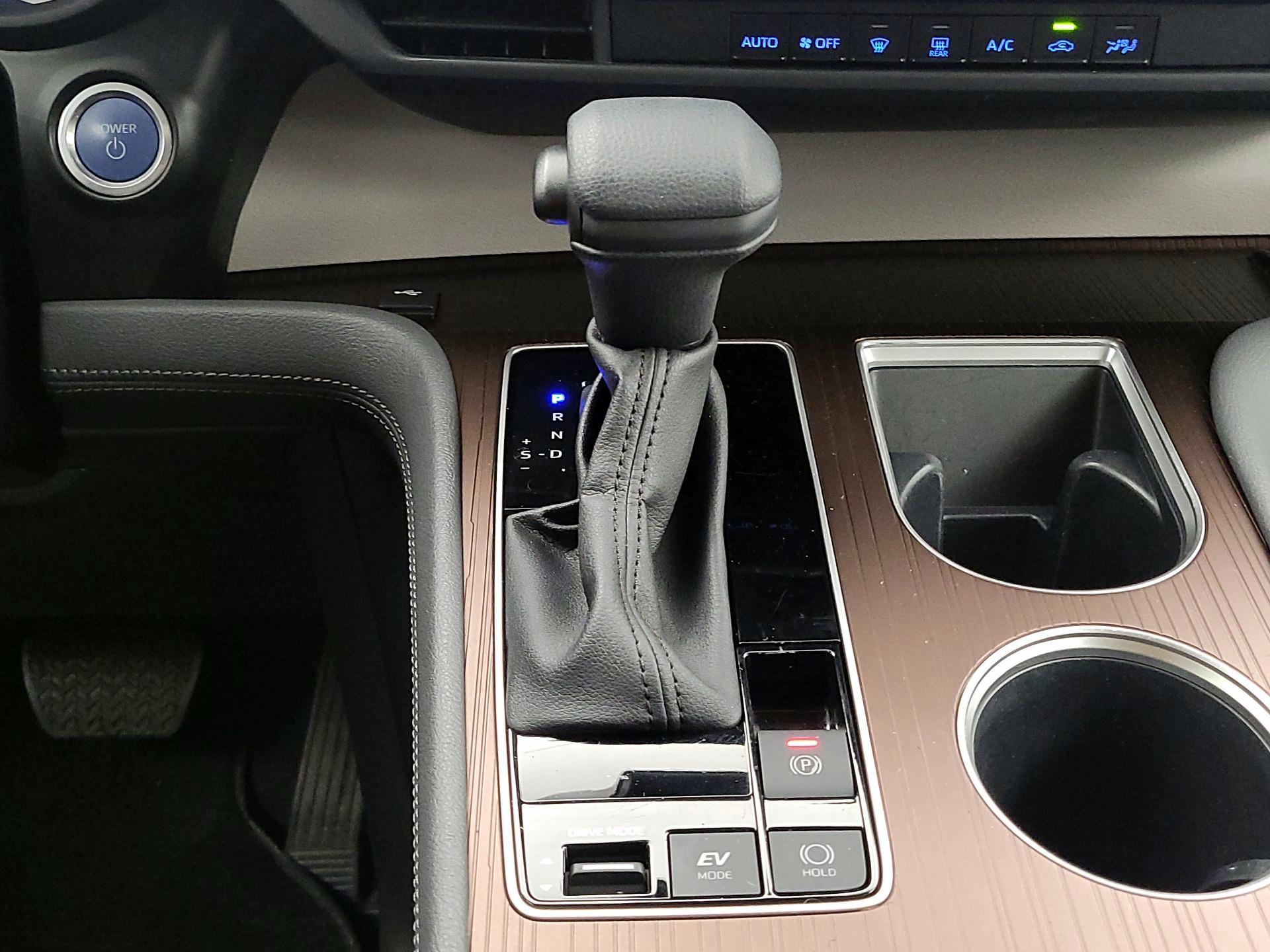 Thumbnail: 2023 Toyota Sienna - 18