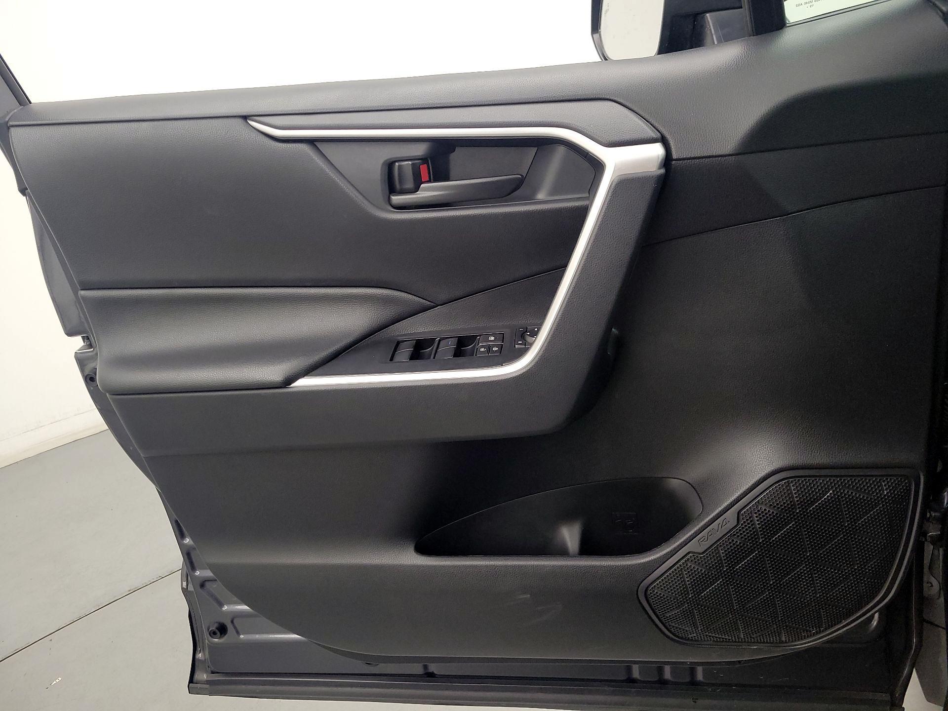 Thumbnail: 2020 Toyota RAV4 - 12