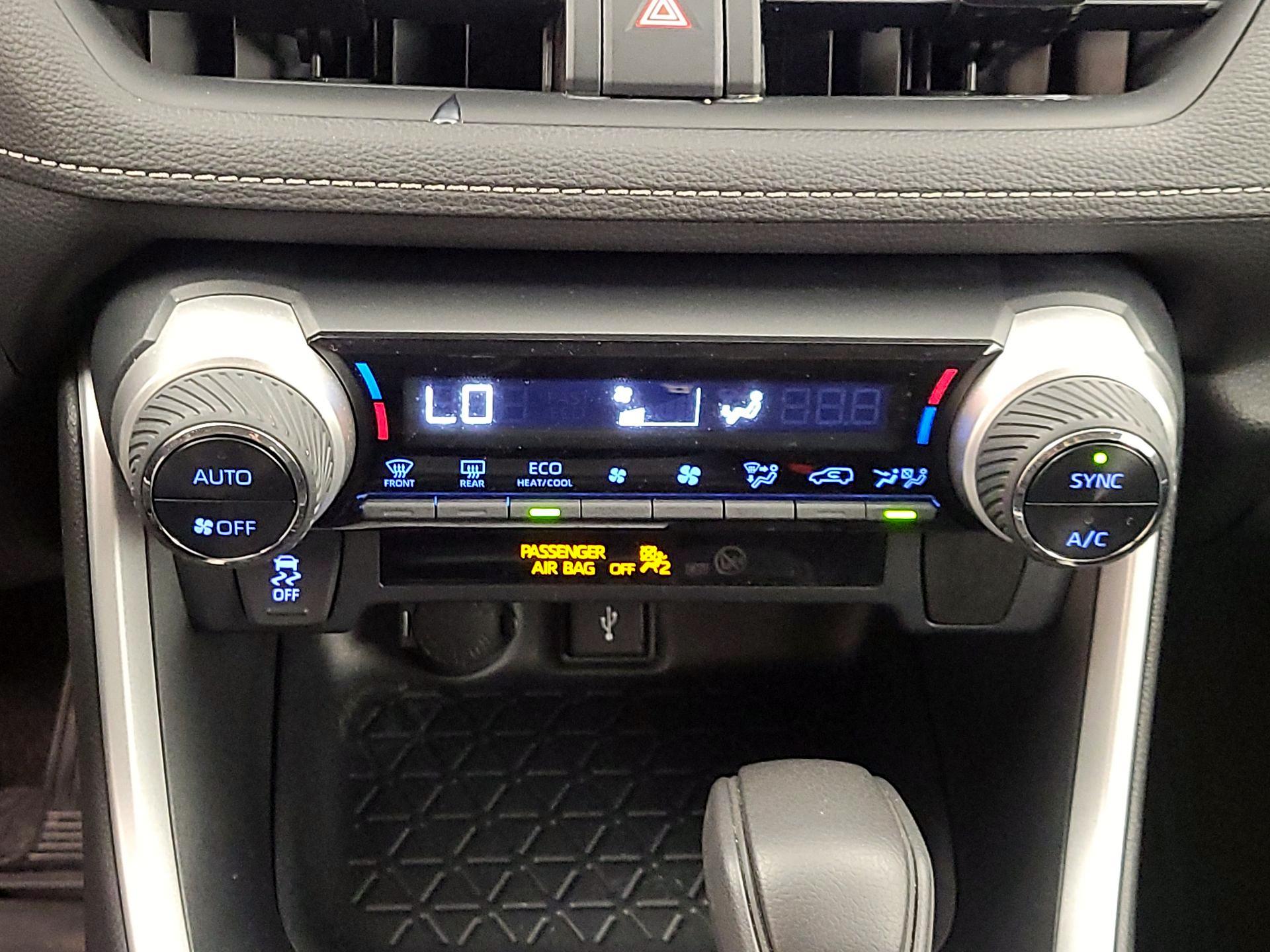 Thumbnail: 2020 Toyota RAV4 - 17