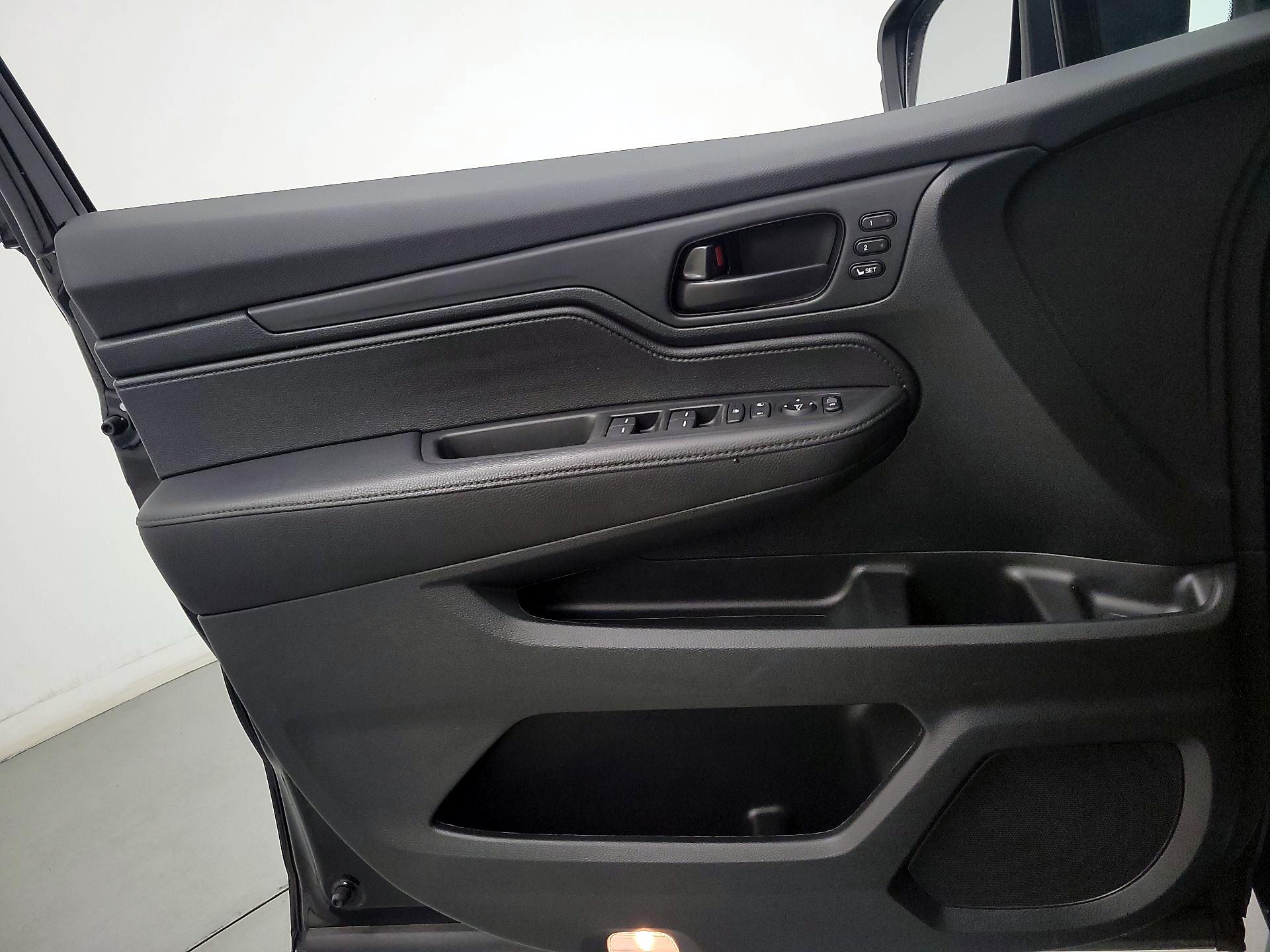 Thumbnail: 2023 Honda Odyssey - 12