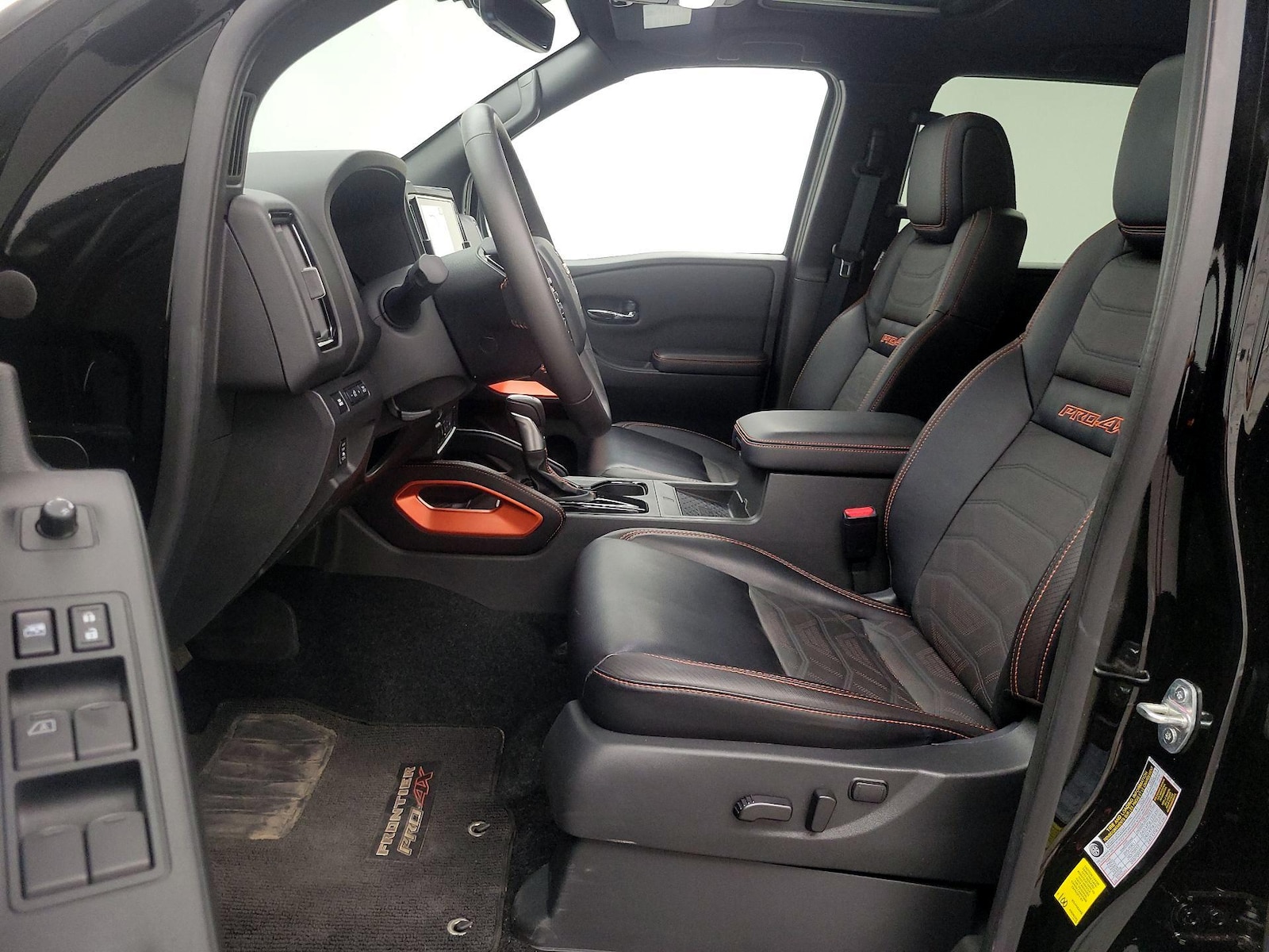 2025 Nissan Frontier PRO-4X - Photo 12