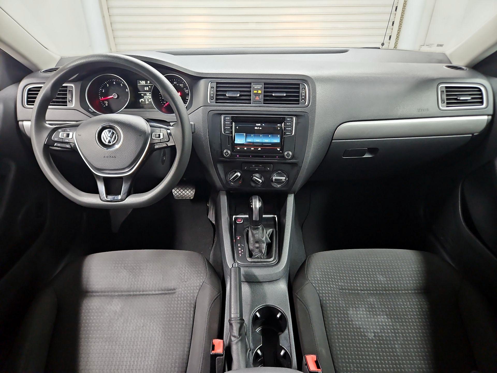 Thumbnail: 2016 Volkswagen Jetta - 9