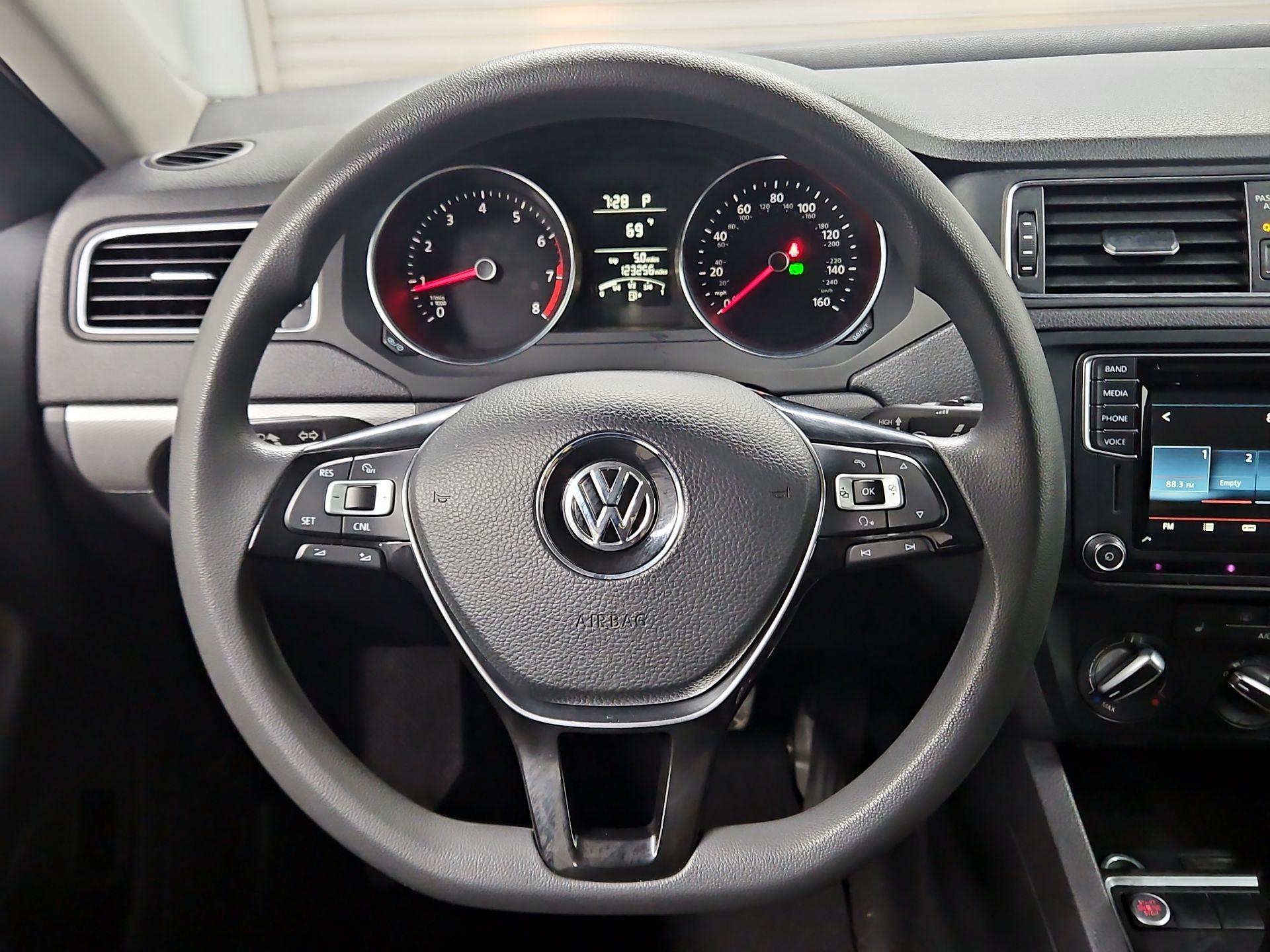 Thumbnail: 2016 Volkswagen Jetta - 10