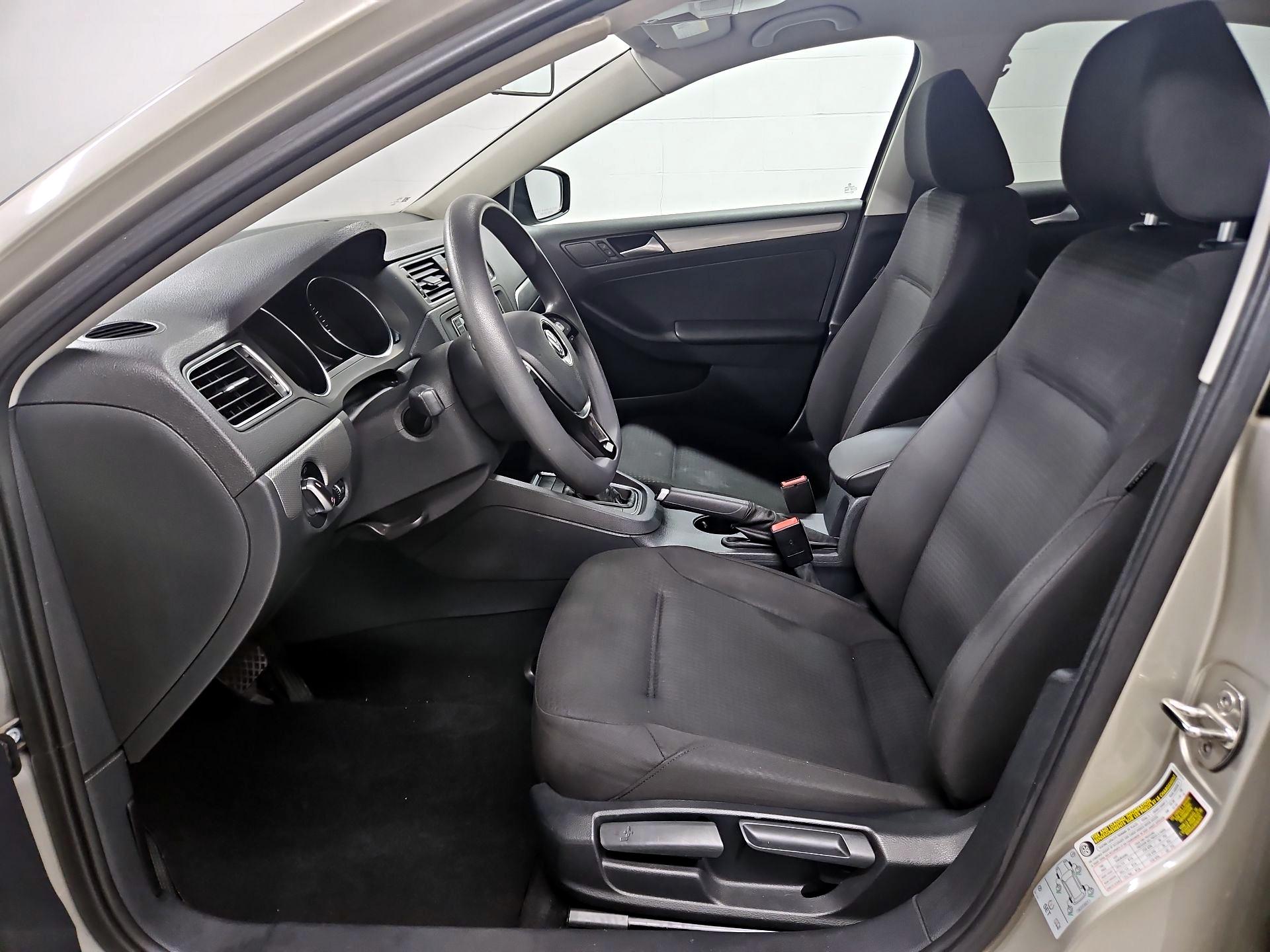 Thumbnail: 2016 Volkswagen Jetta - 11