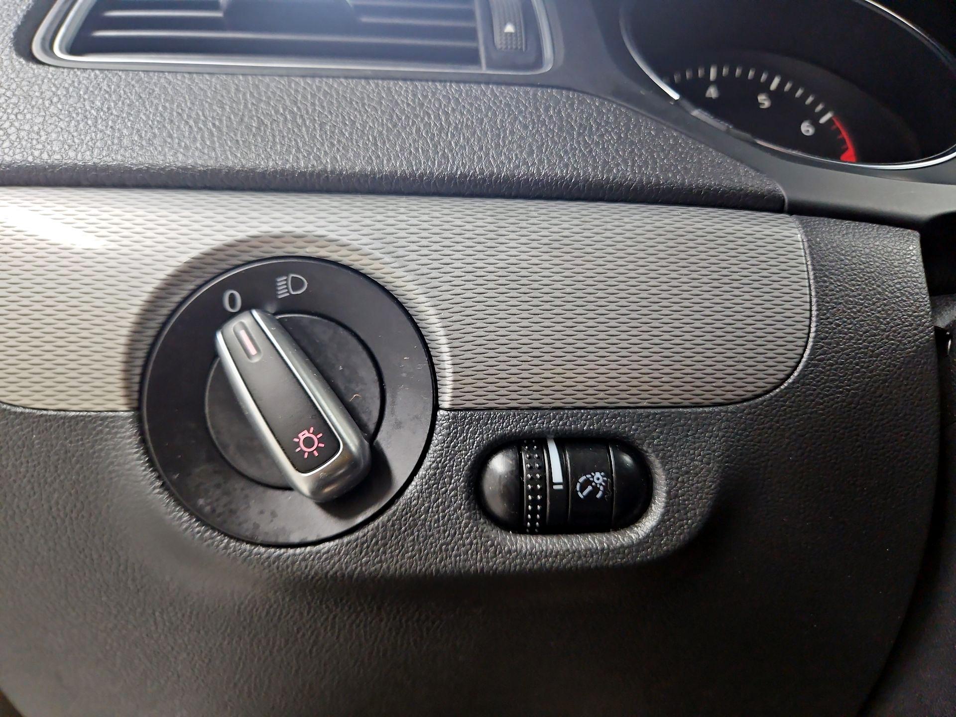 Thumbnail: 2016 Volkswagen Jetta - 13