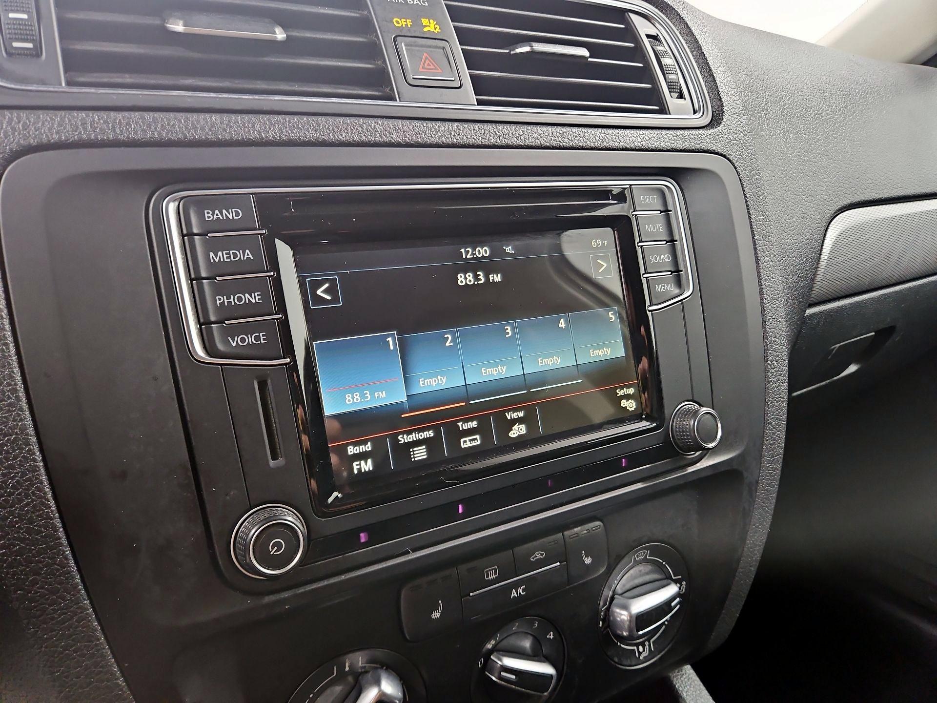 Thumbnail: 2016 Volkswagen Jetta - 15